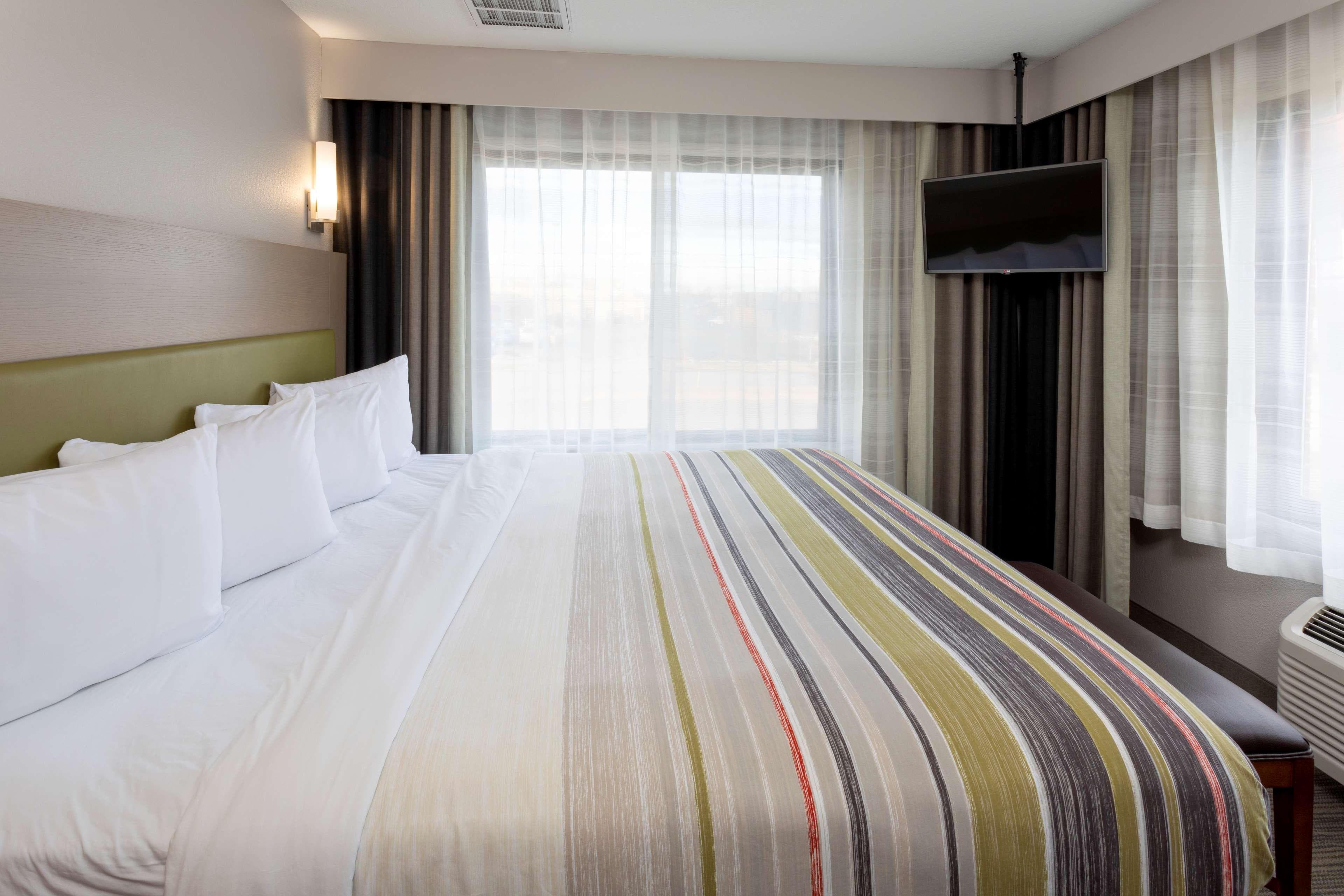 Country Inn & Suites by Radisson, Fargo, ND - Image 5