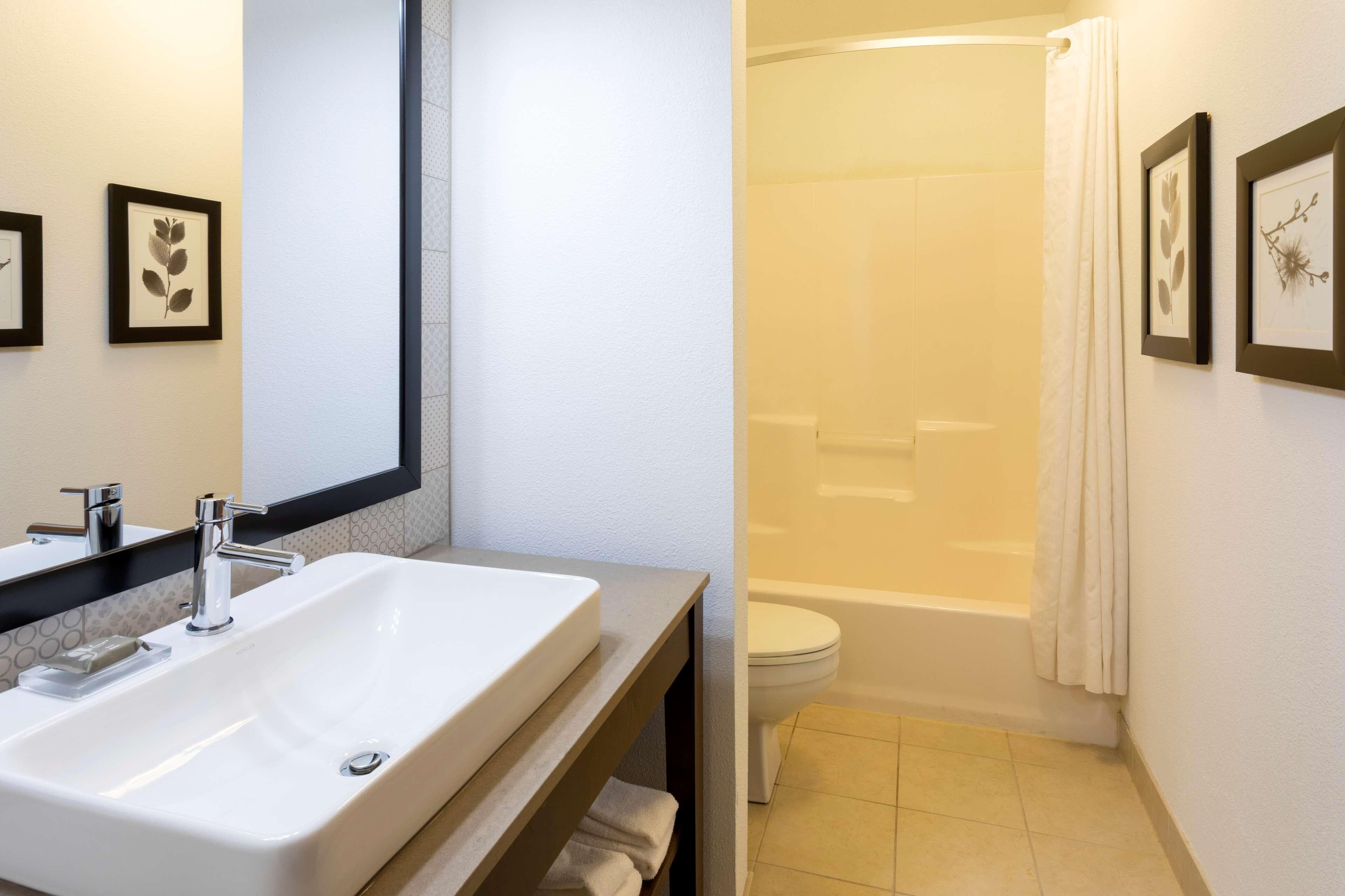 Country Inn & Suites by Radisson, Fargo, ND — 7