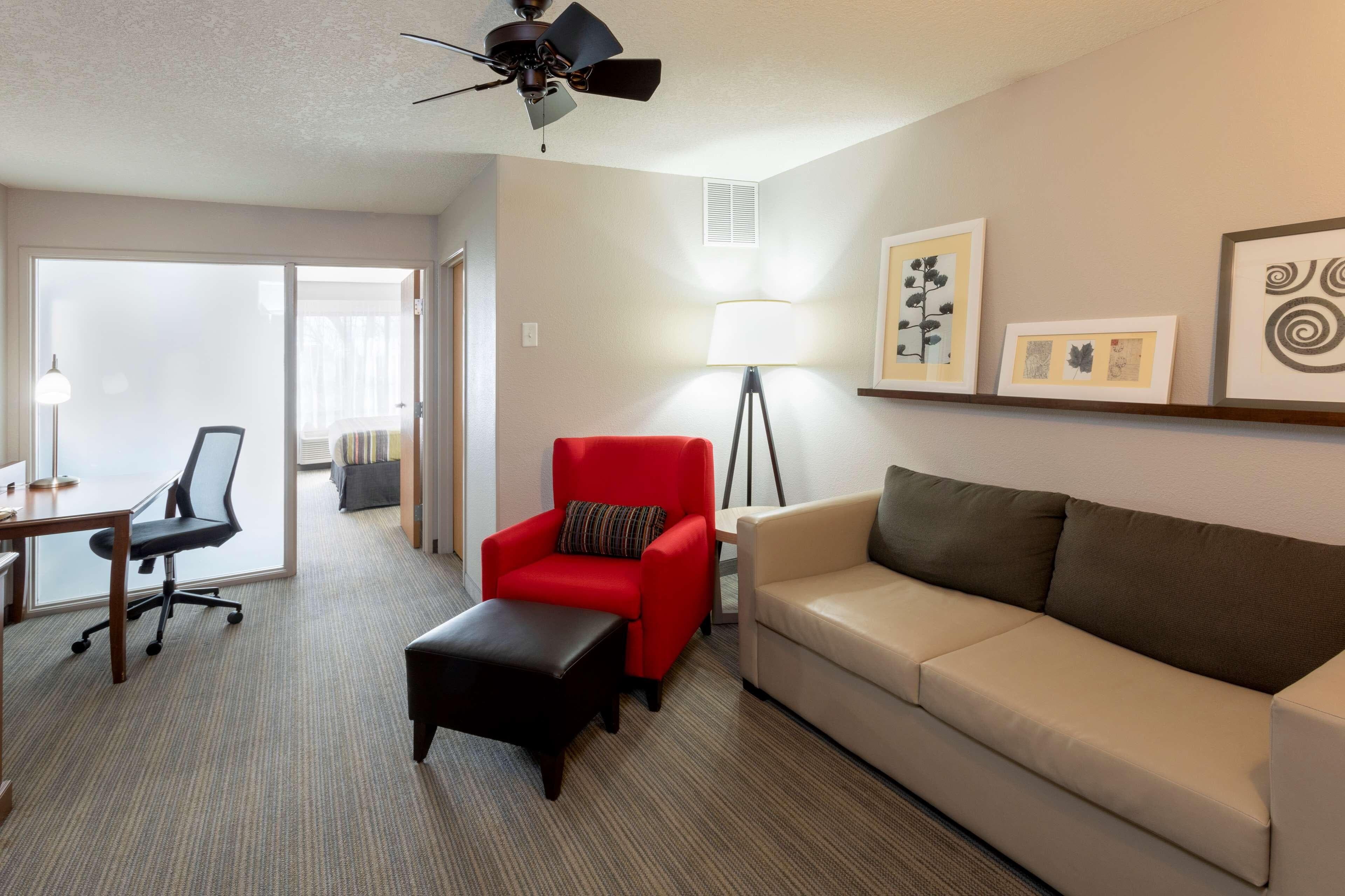 Country Inn & Suites by Radisson, Fargo, ND — 11