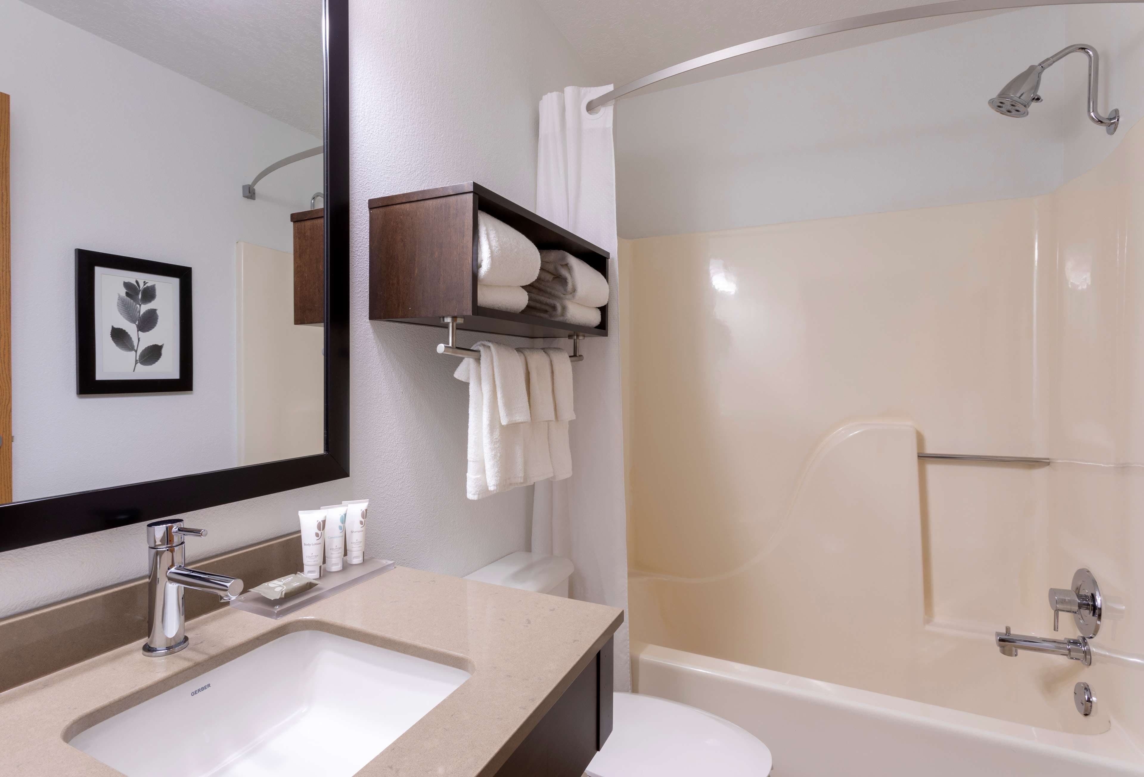 Country Inn & Suites by Radisson, Fargo, ND - Image 4