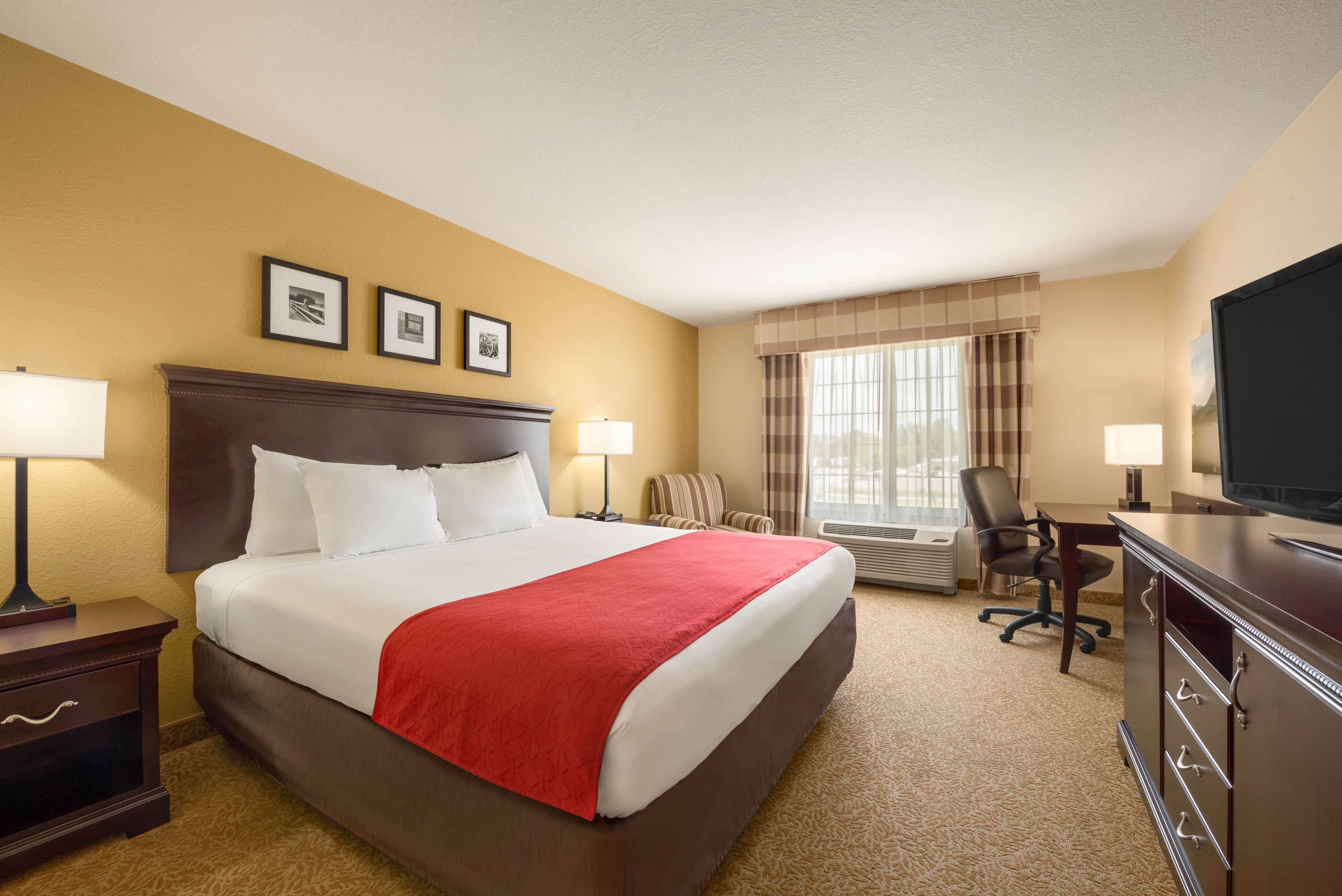 Country Inn & Suites by Radisson, Minot, ND - Image 2