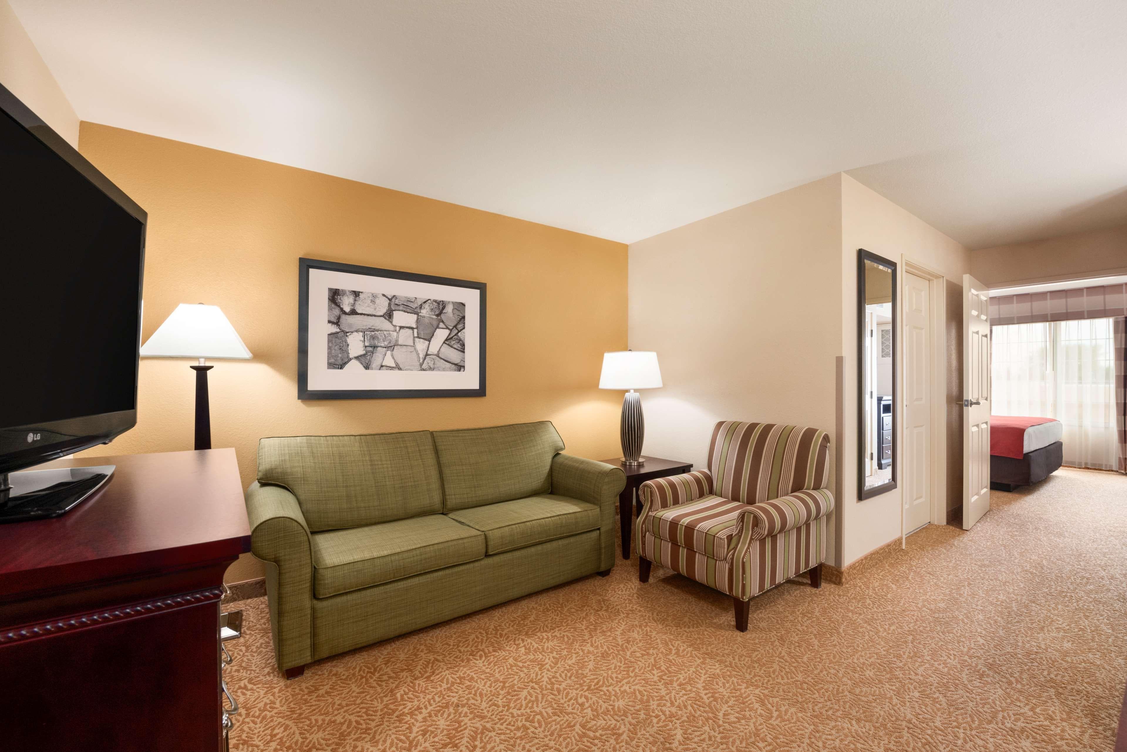Country Inn & Suites by Radisson, Minot, ND — 7