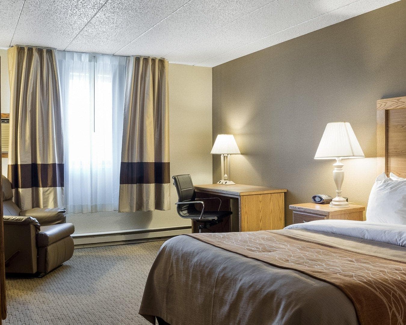 Quality Inn Bismarck I-94 - Image 5