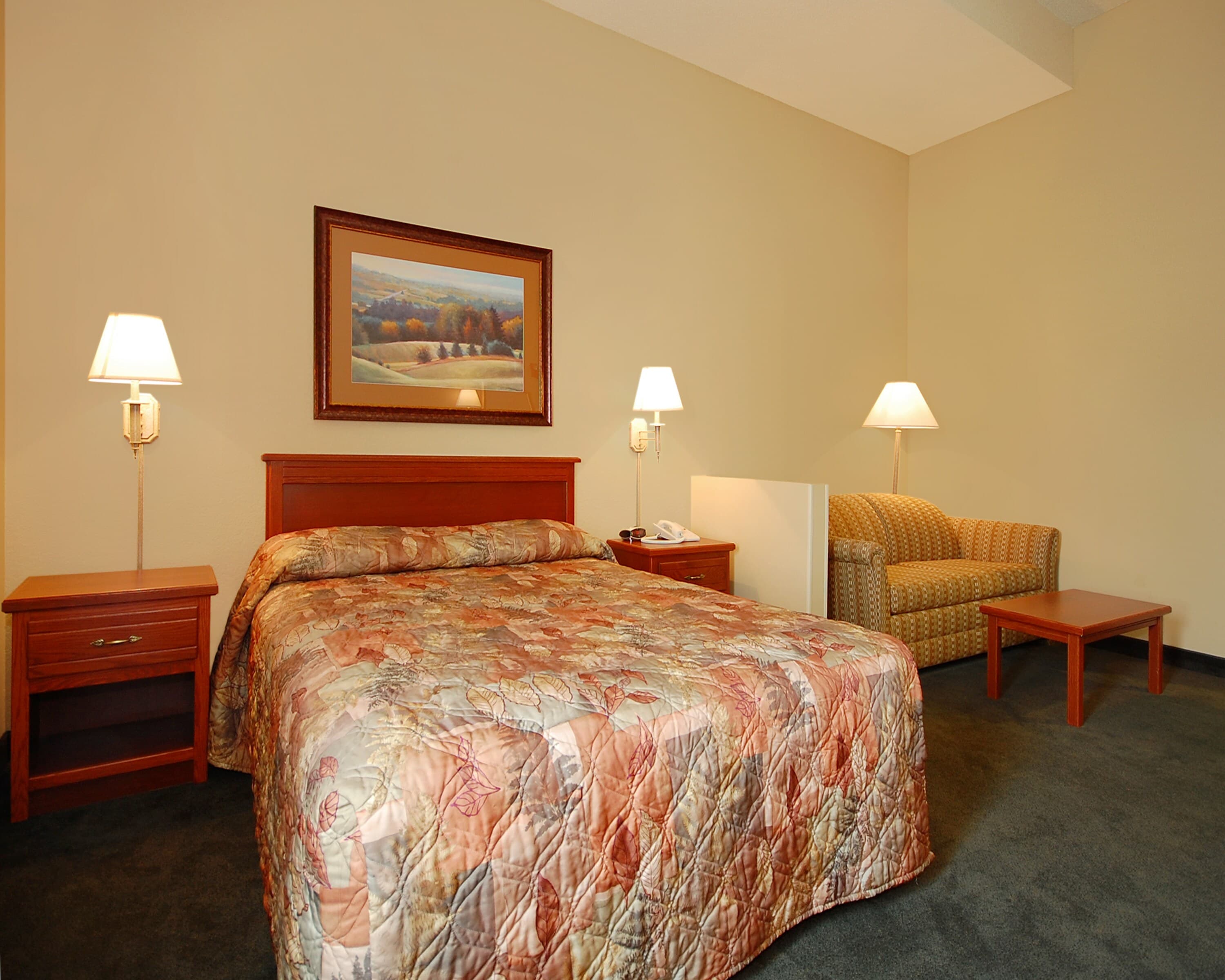 Econo Lodge Inn & Suites Kearney South — 12