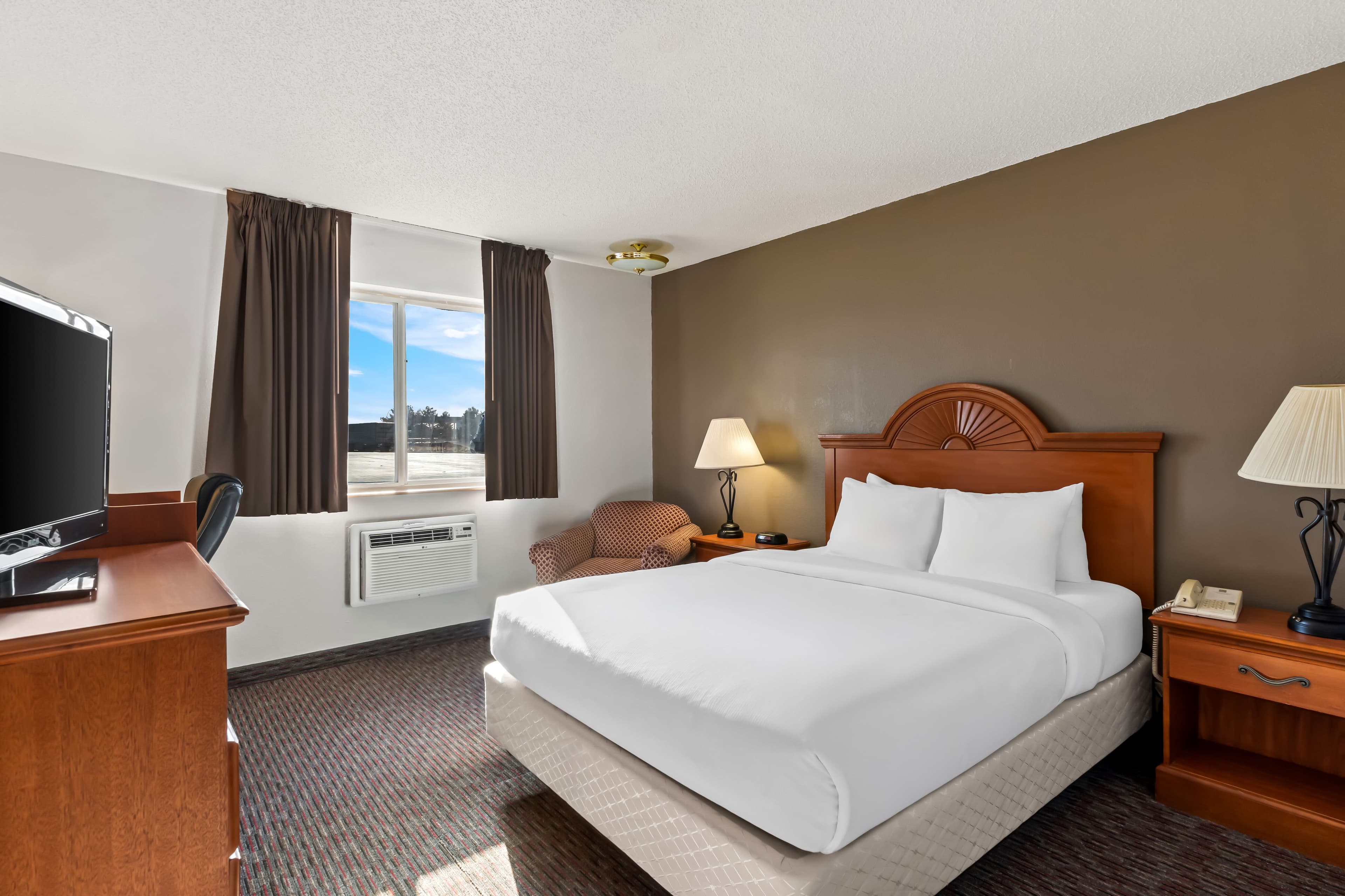 Quality Inn Sidney I-80 - Image 2