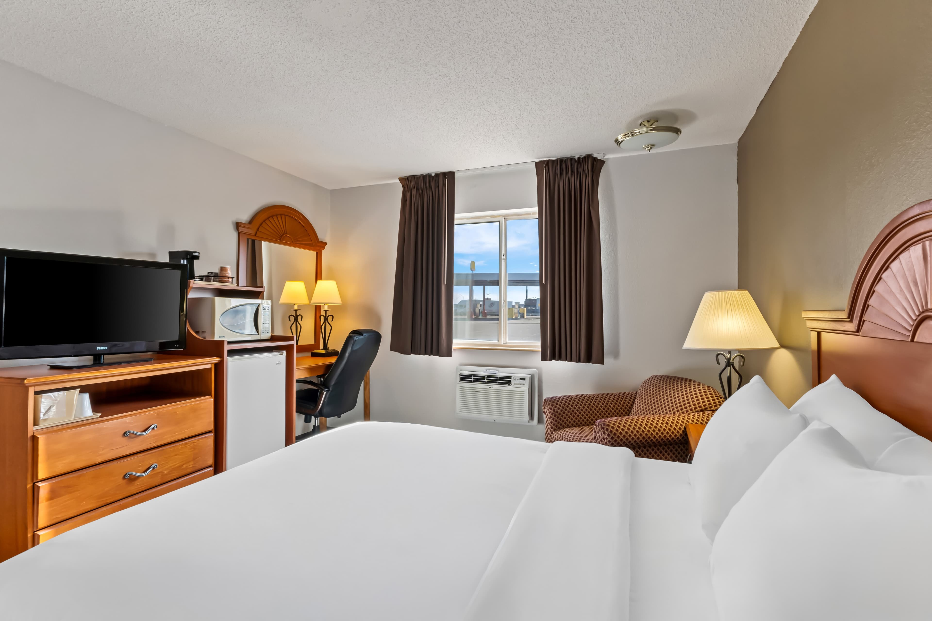 Quality Inn Sidney I-80 - Image 3