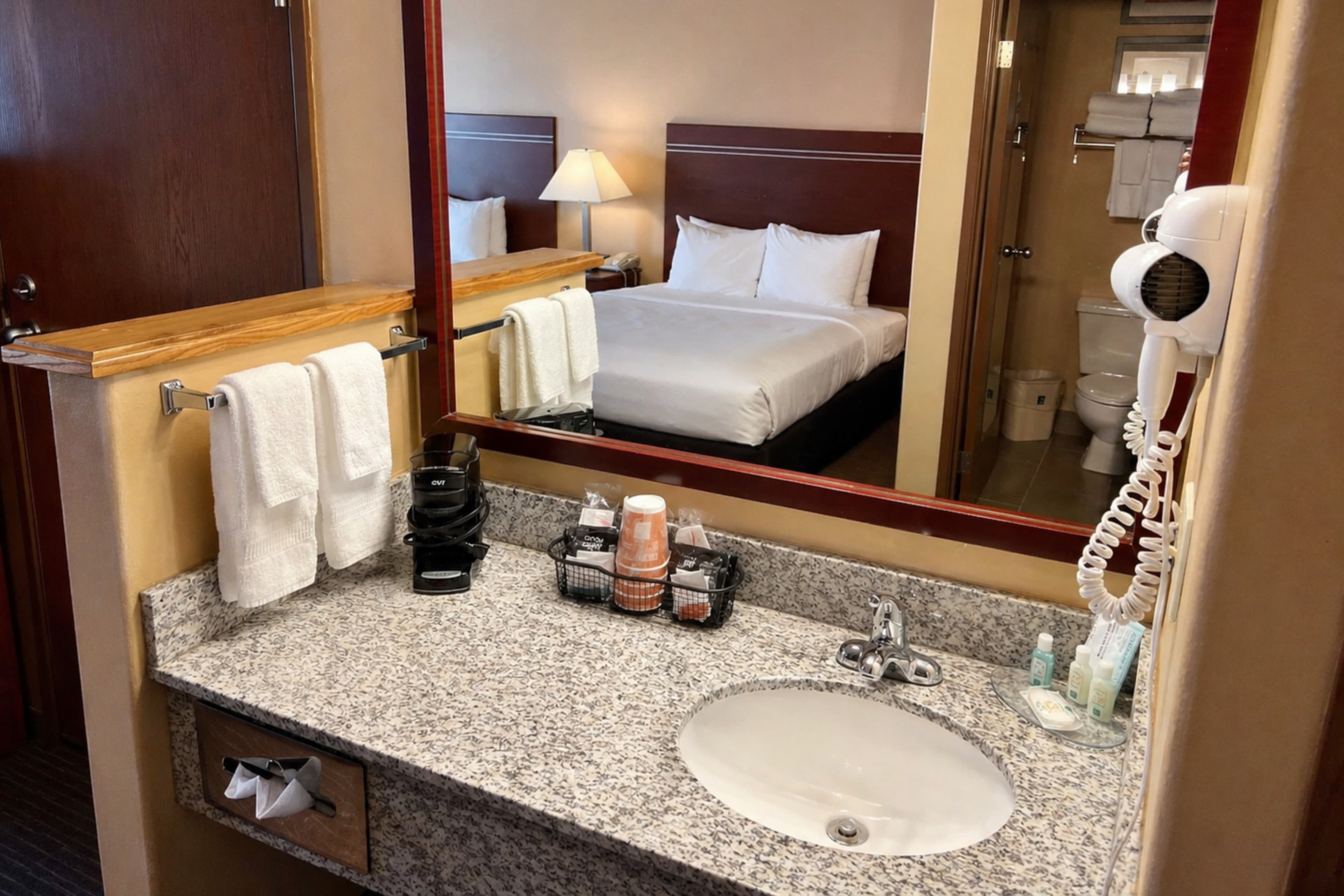 Quality Inn York - Image 2