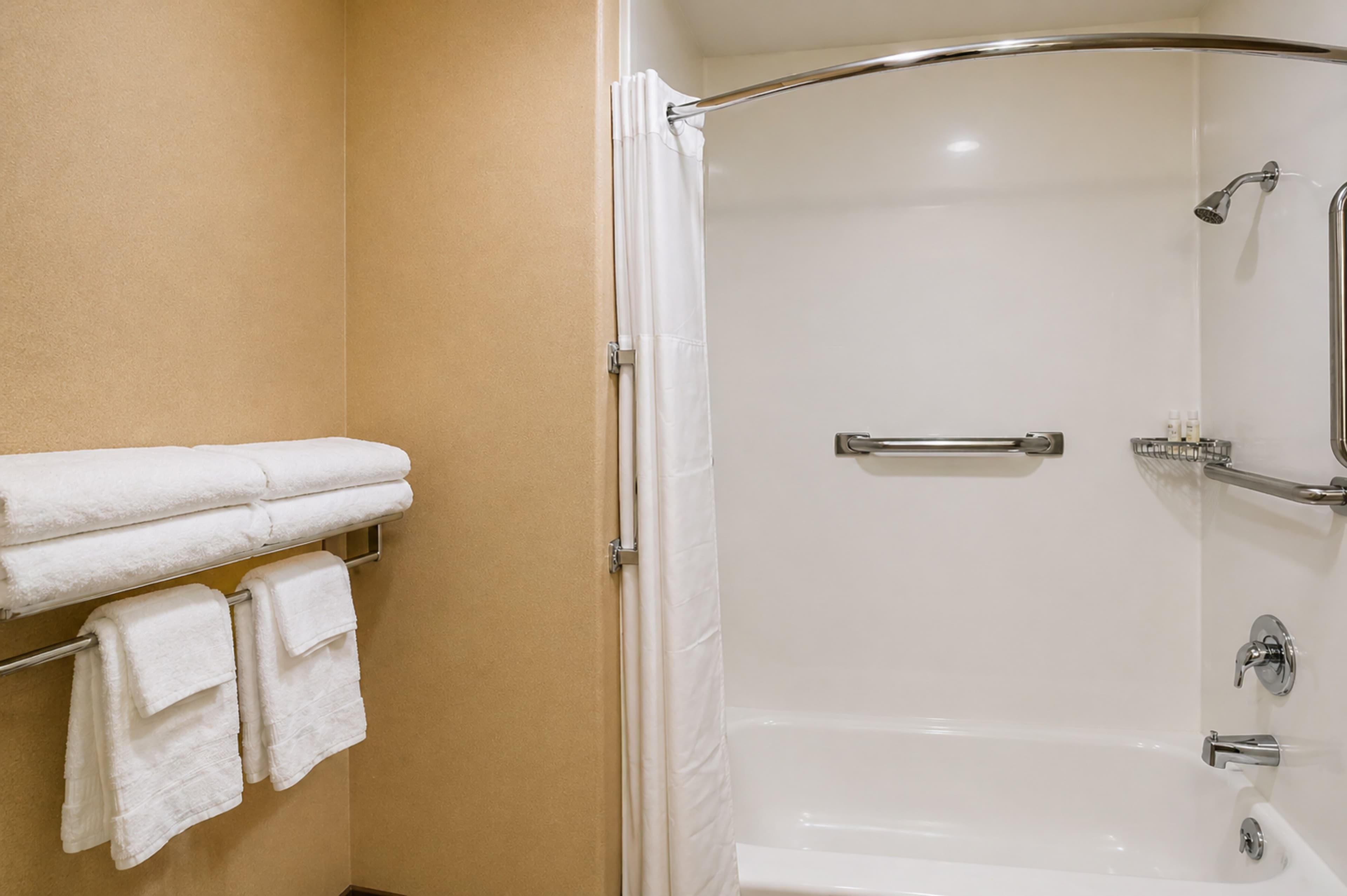 Quality Inn York - Image 4