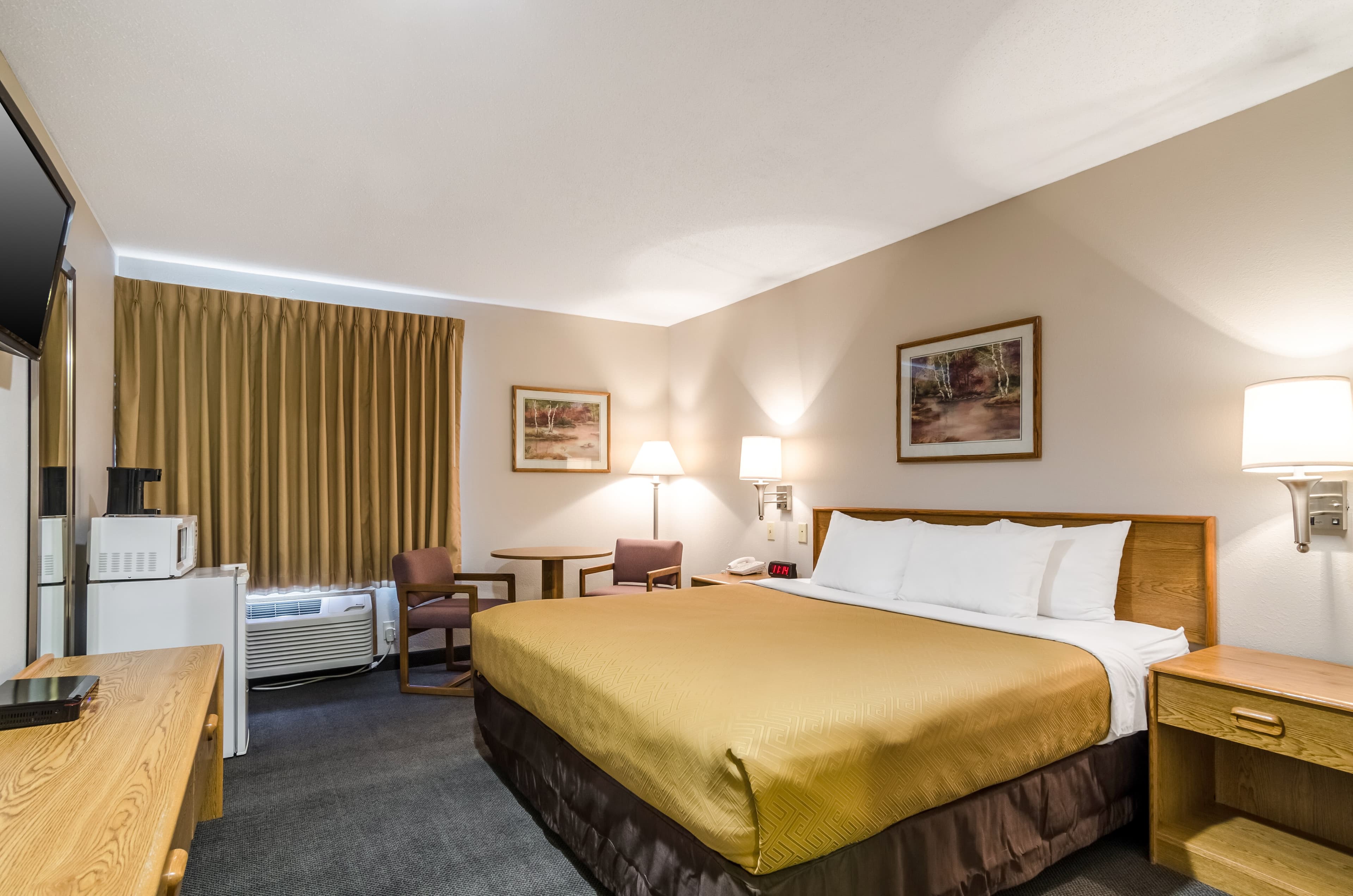 Rodeway Inn Ainsworth - Image 2