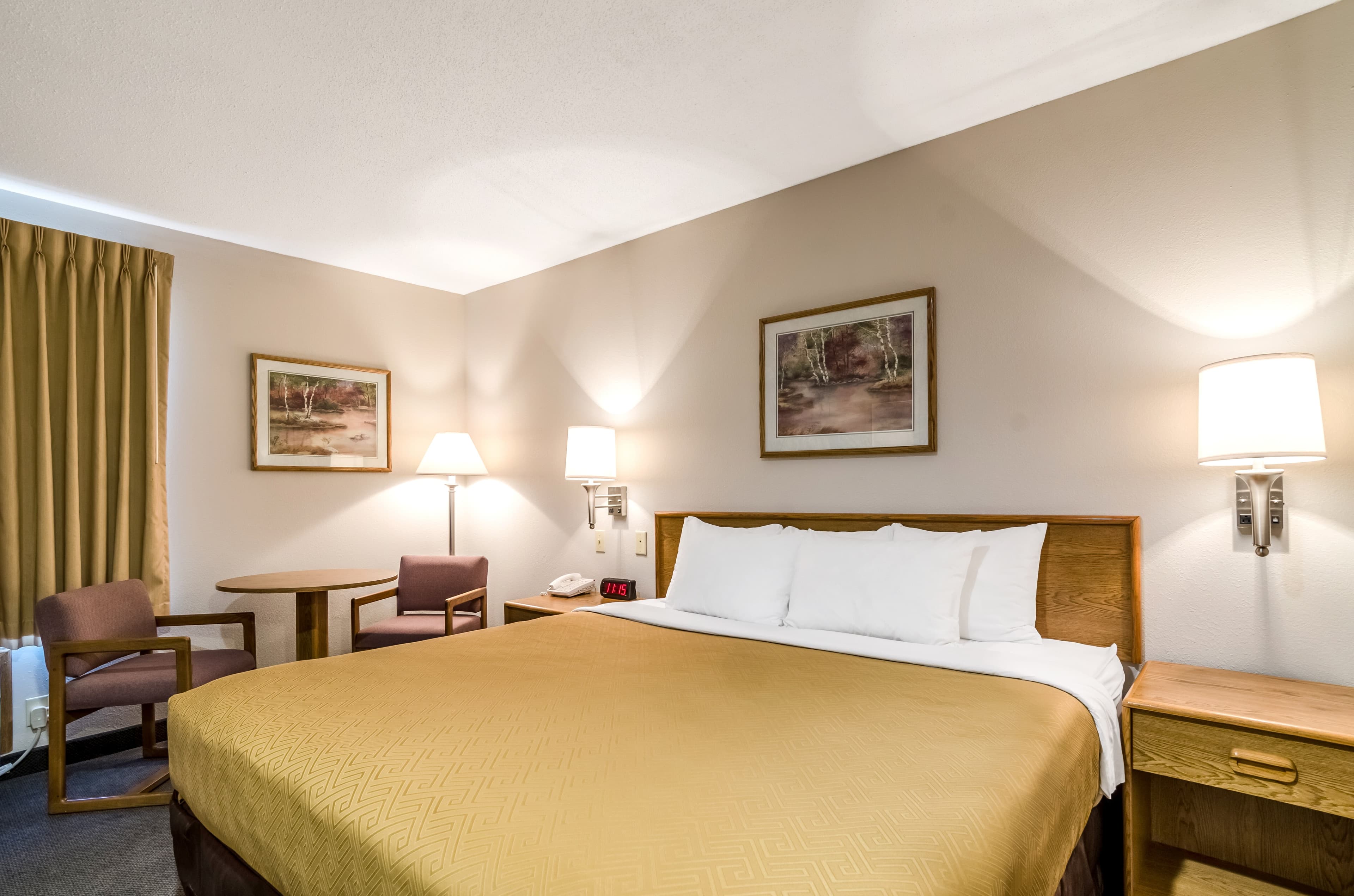 Rodeway Inn Ainsworth - Image 3
