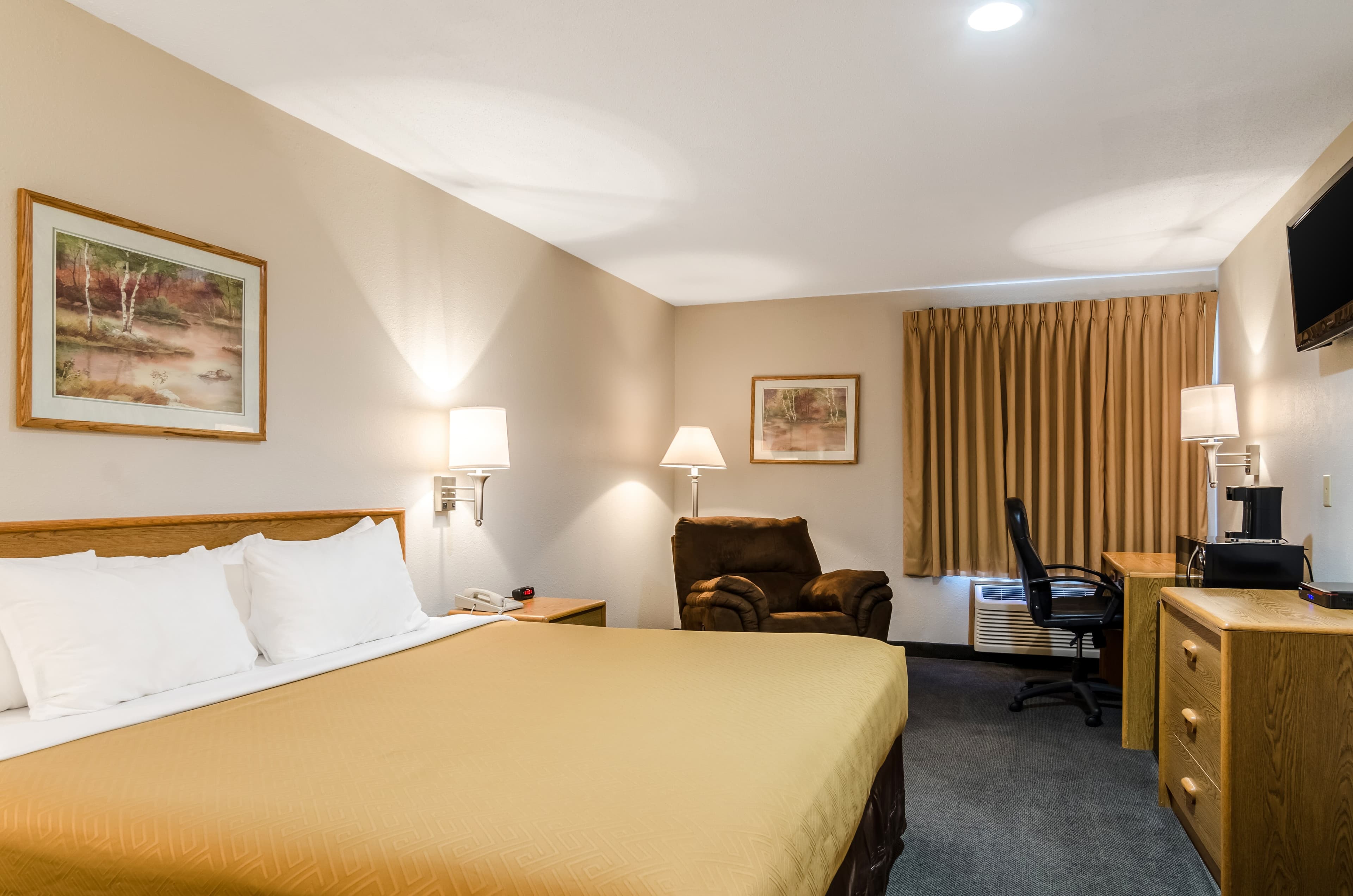 Rodeway Inn Ainsworth — 10