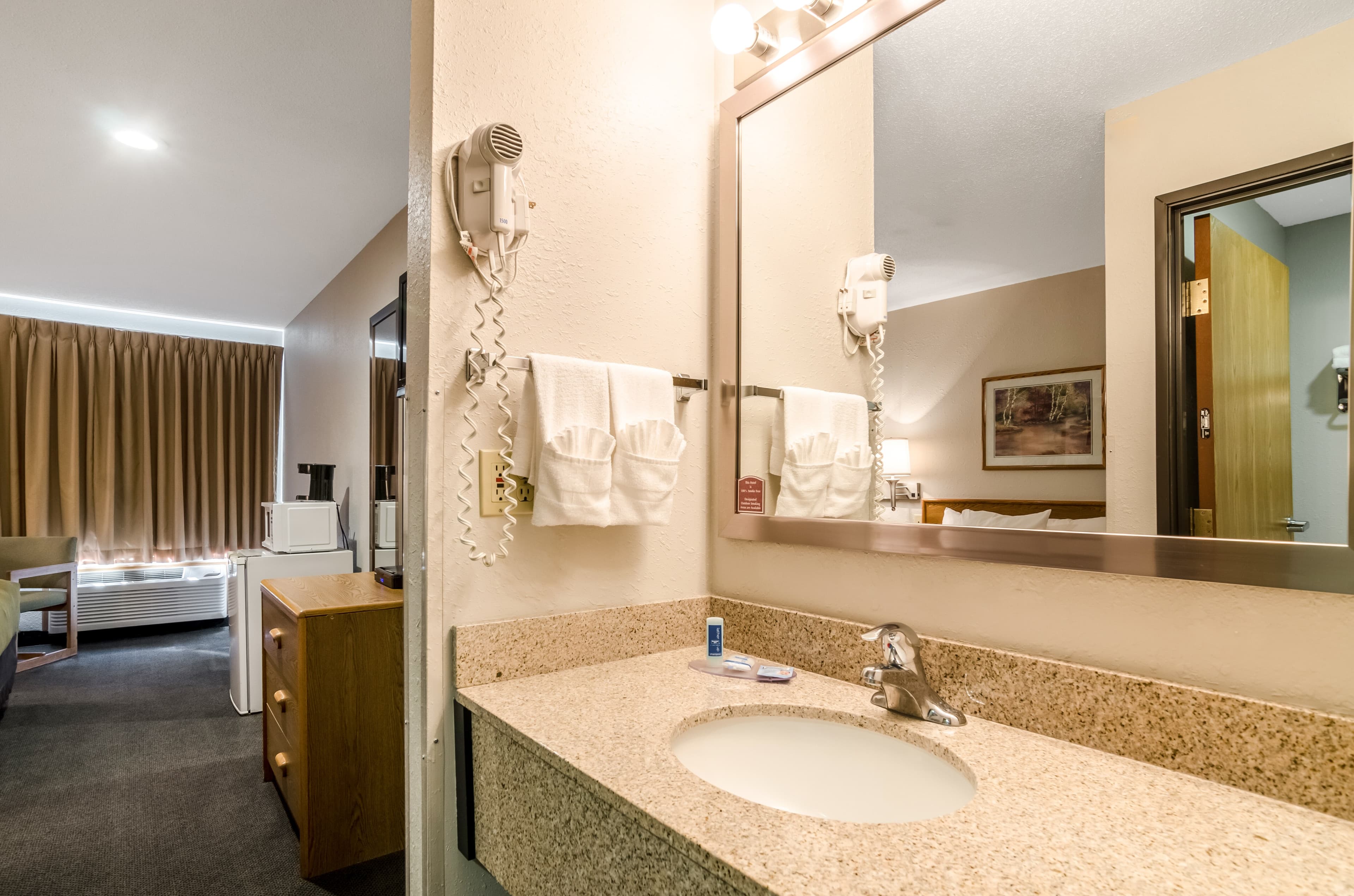 Rodeway Inn Ainsworth — 18