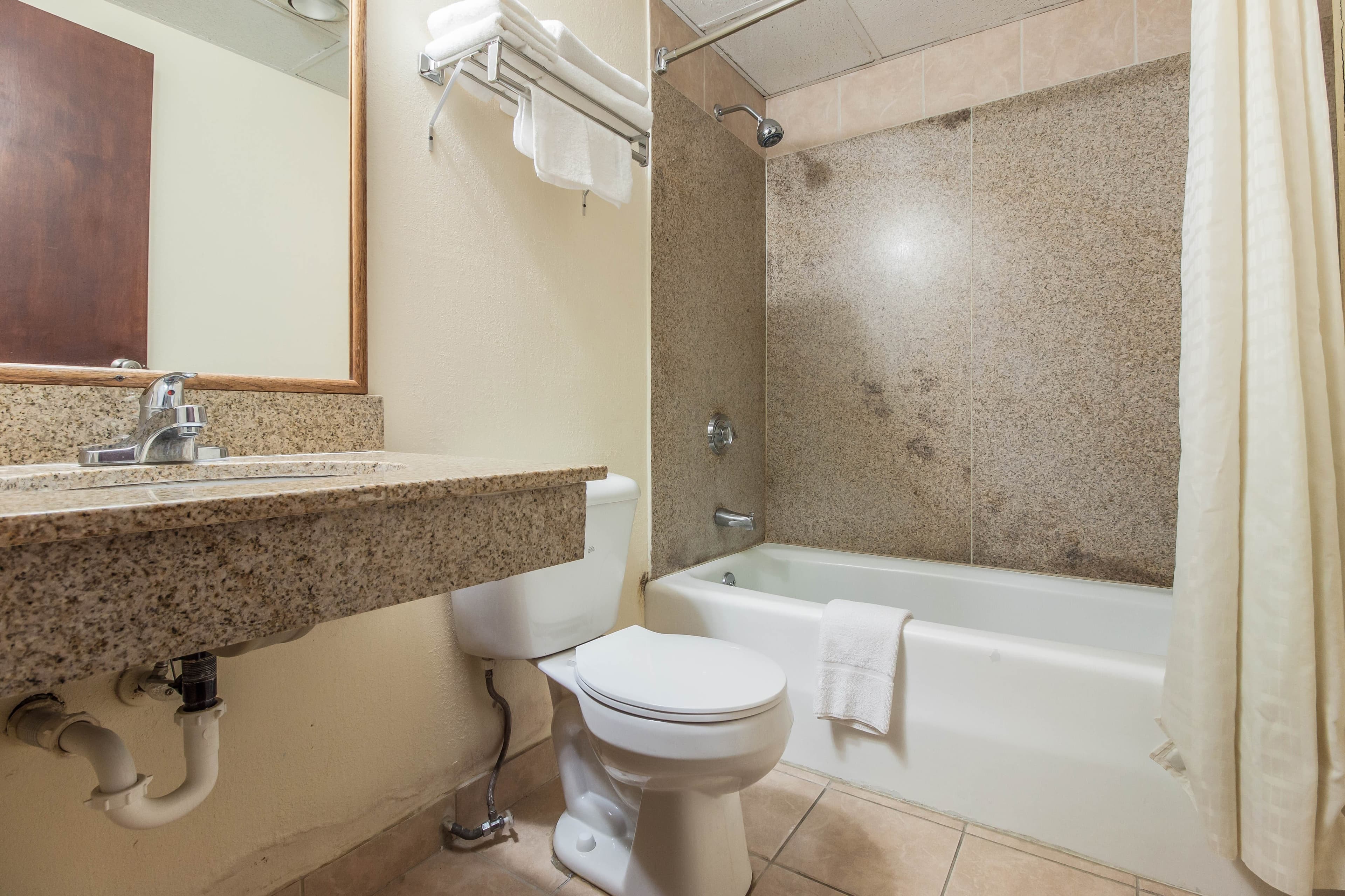 Econo Lodge Lexington — 13