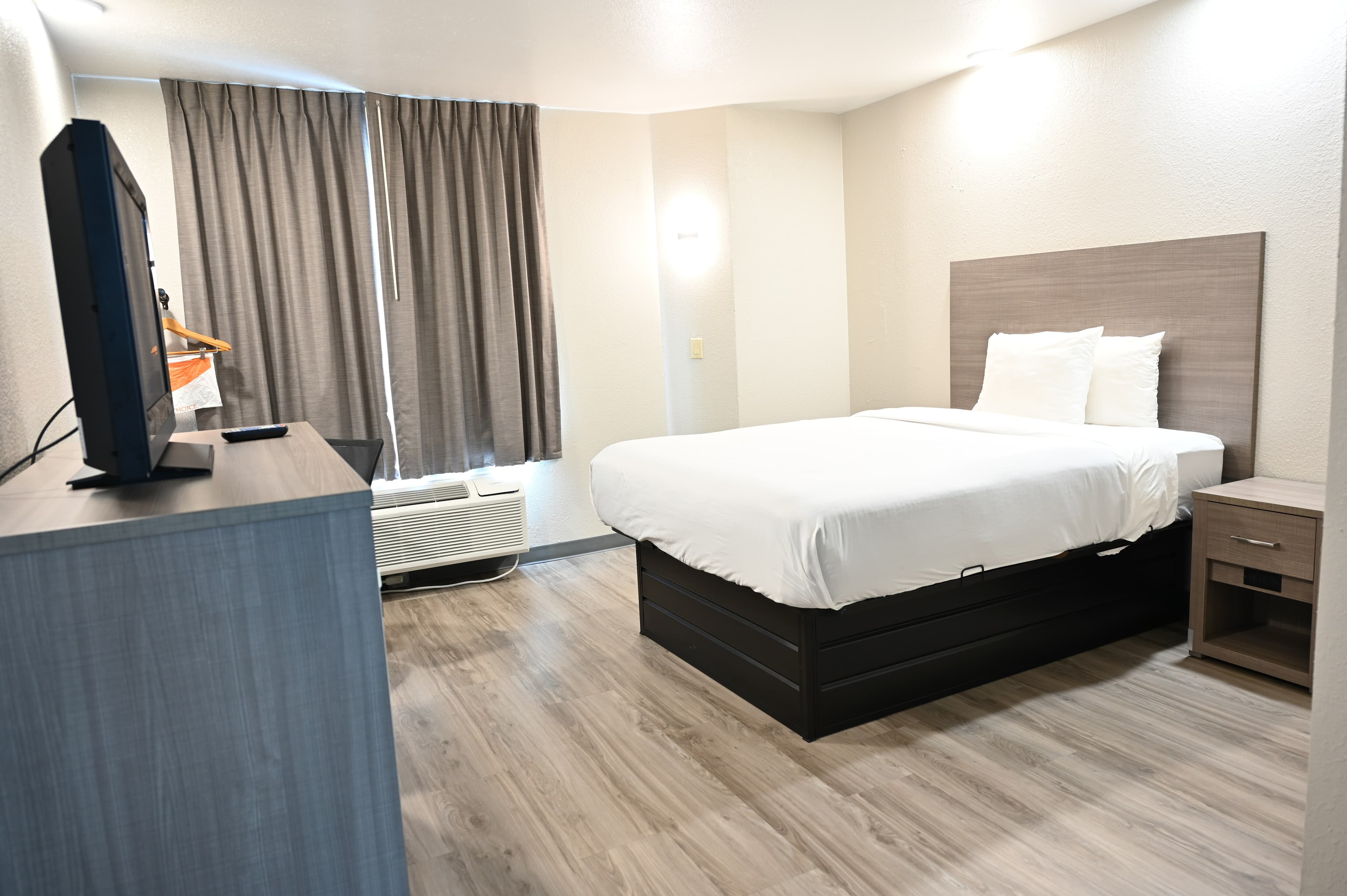 Rodeway Inn - Image 2