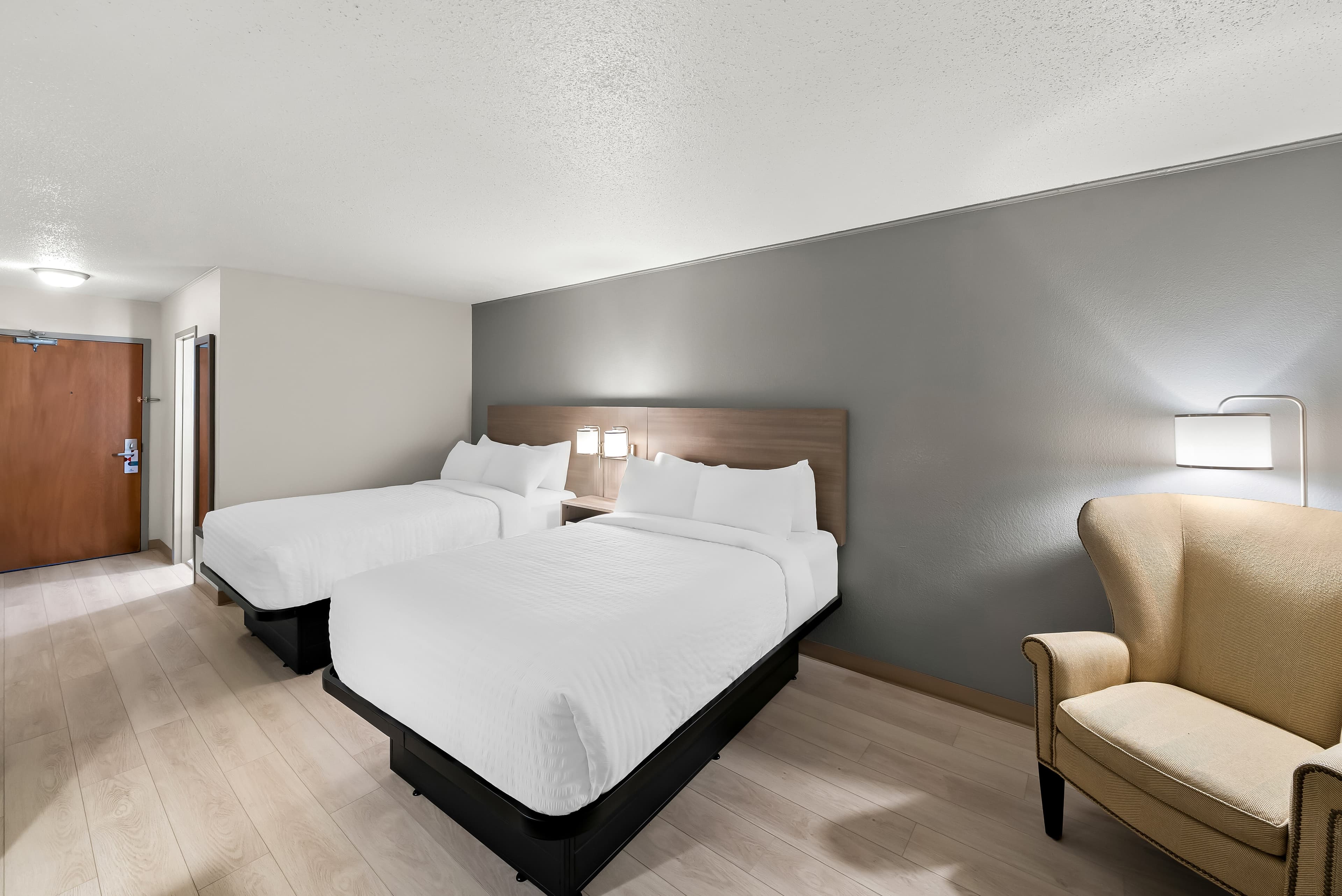 Clarion Inn and Suites Convention Center Kearney - Image 2