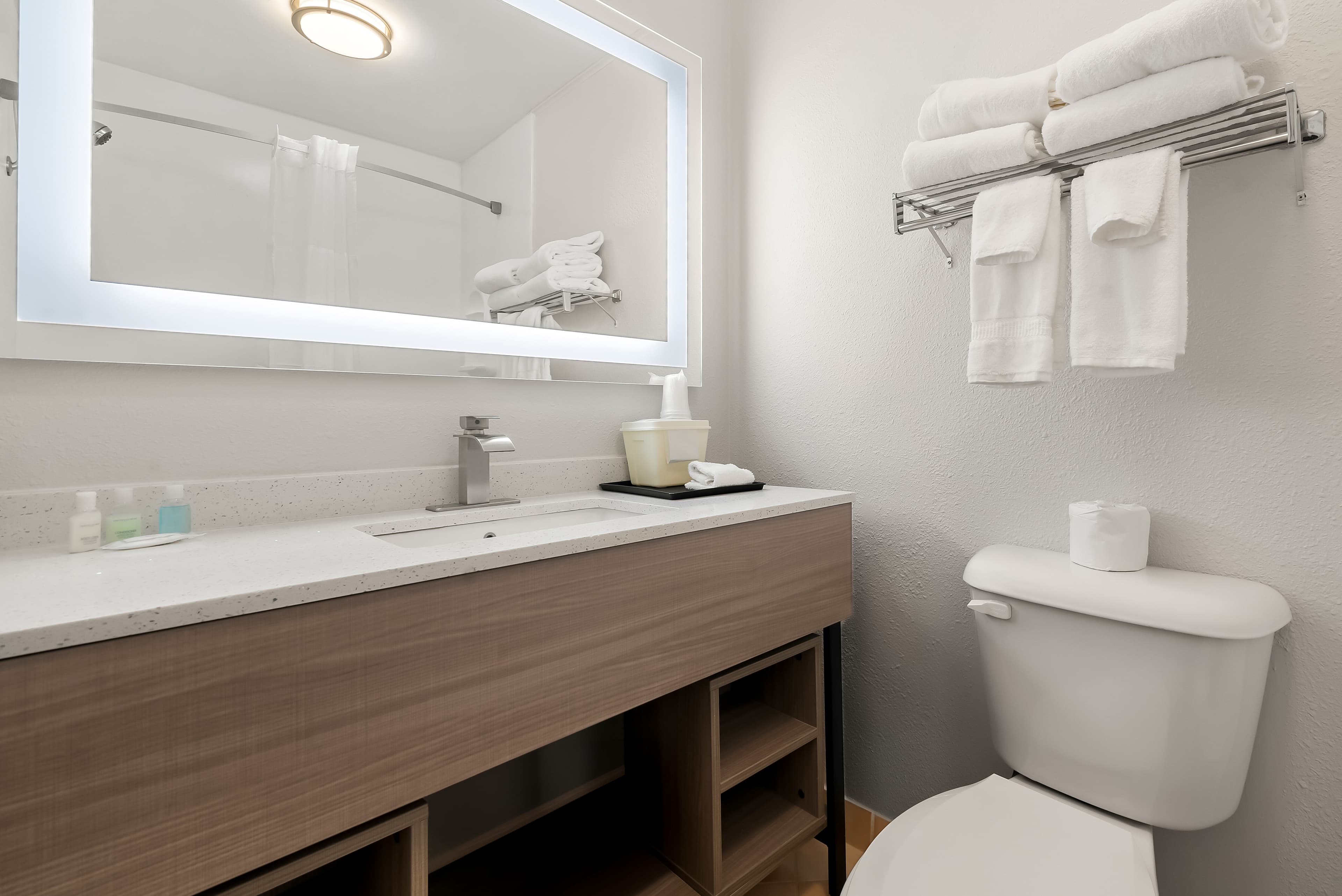 Clarion Inn and Suites Convention Center Kearney — 7