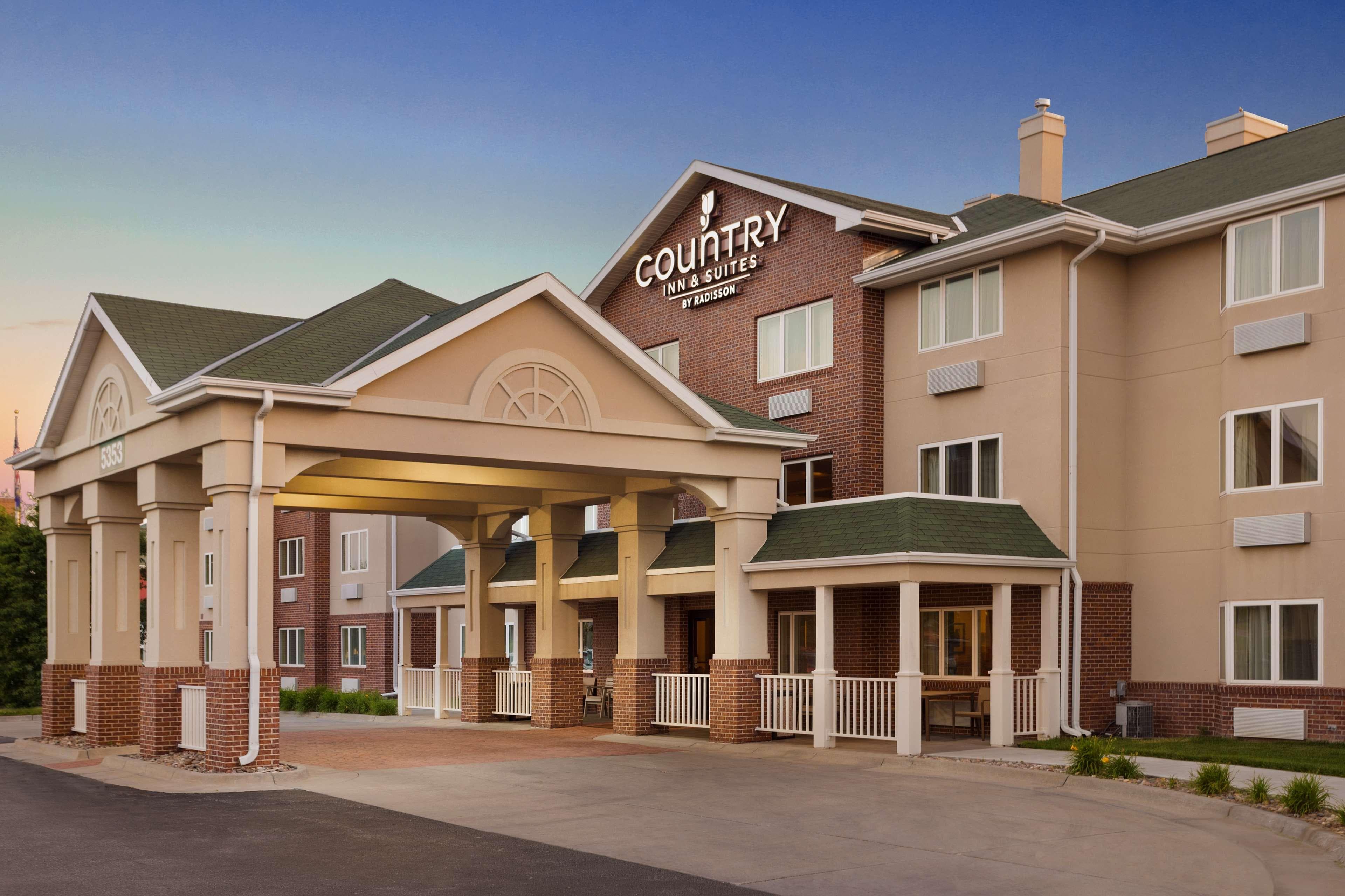Country Inn & Suites by Radisson, Lincoln North Hotel and Conference Center, NE - Image 1