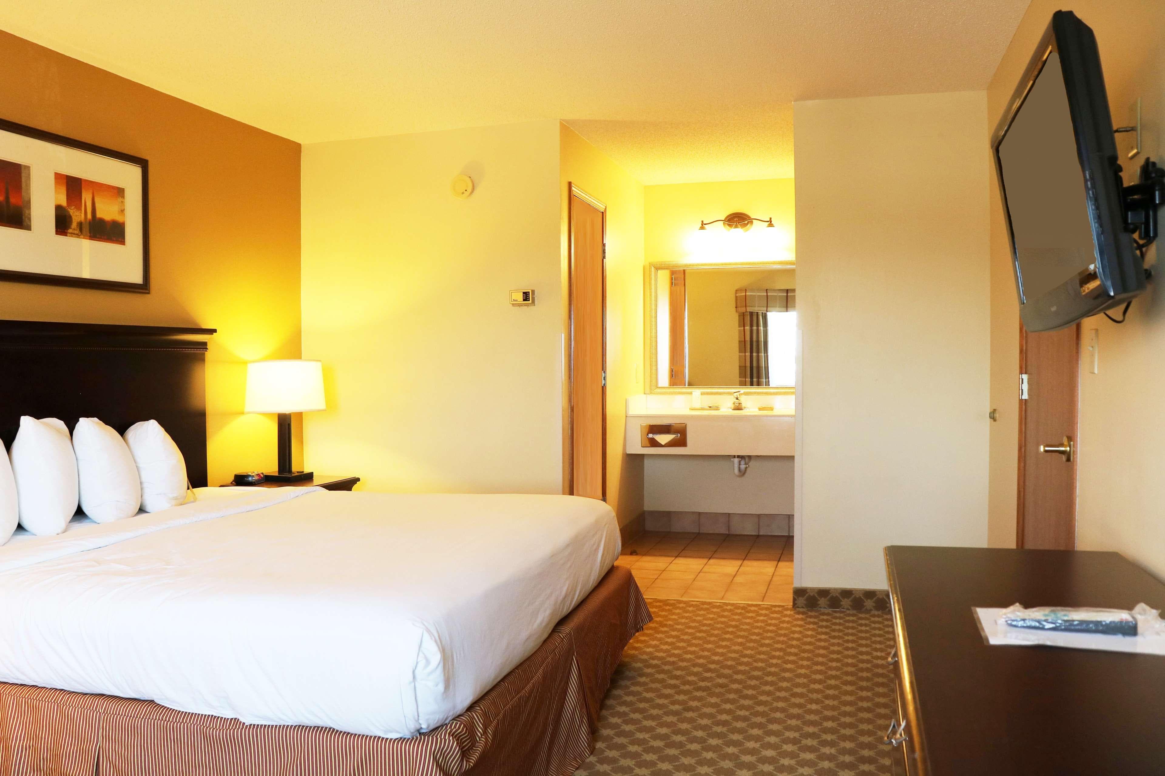 Country Inn & Suites by Radisson, Lincoln North Hotel and Conference Center, NE - Image 2