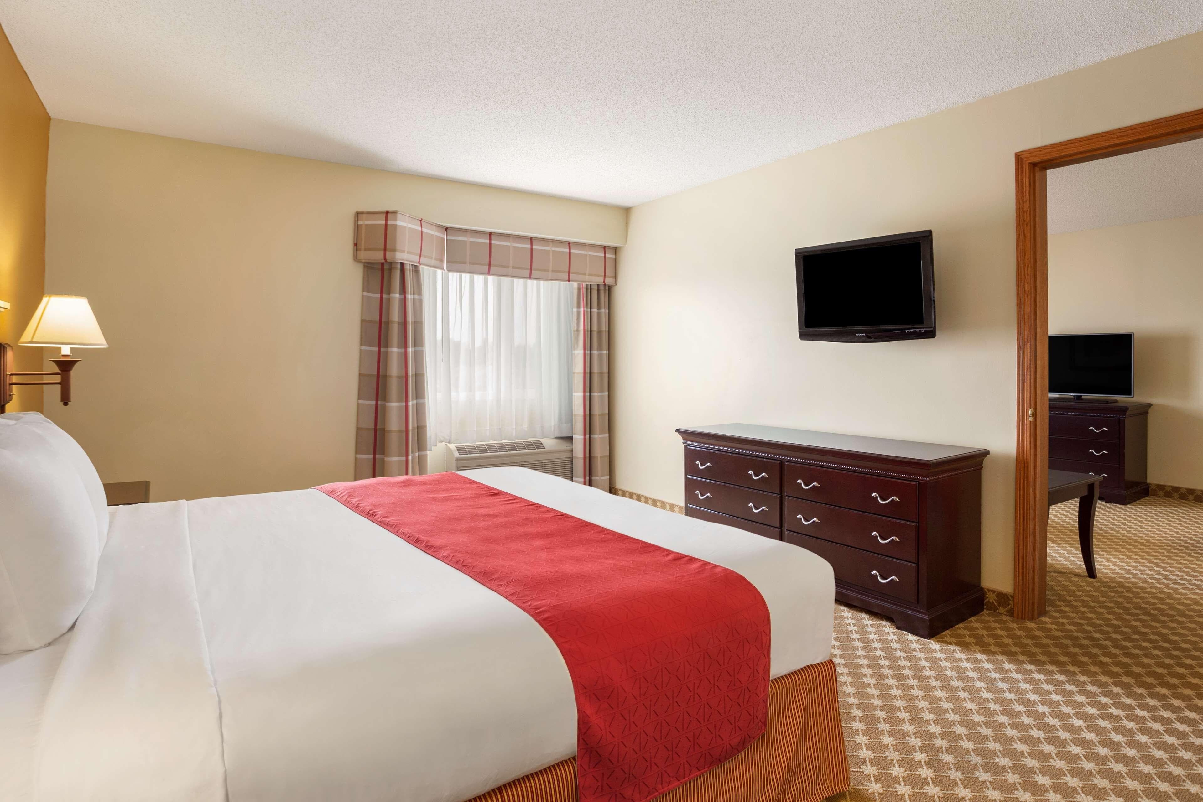 Country Inn & Suites by Radisson, Lincoln North Hotel and Conference Center, NE — 6