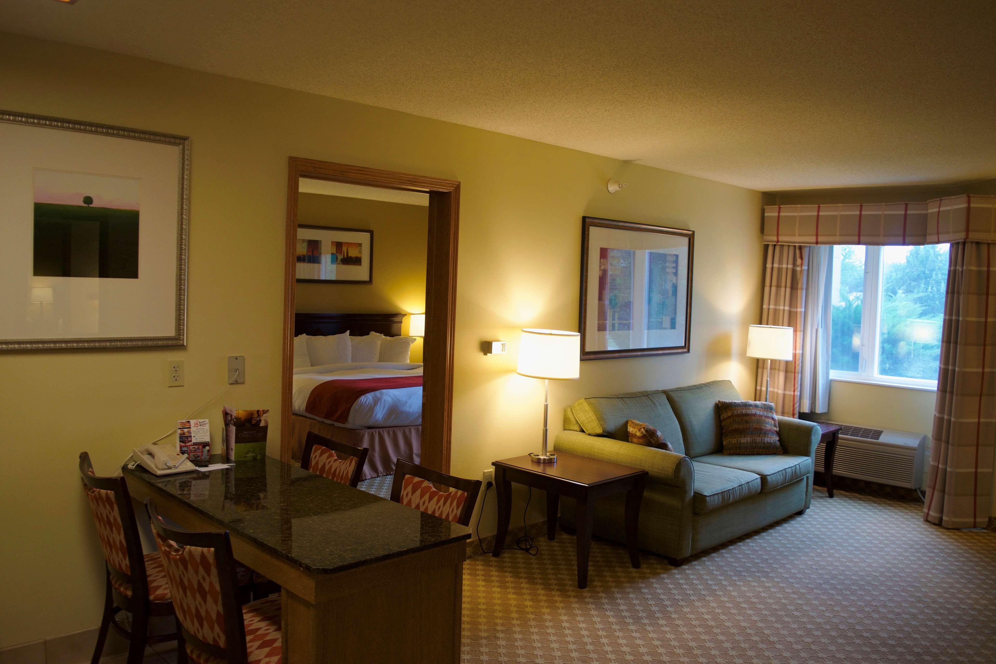 Country Inn & Suites by Radisson, Lincoln North Hotel and Conference Center, NE — 11