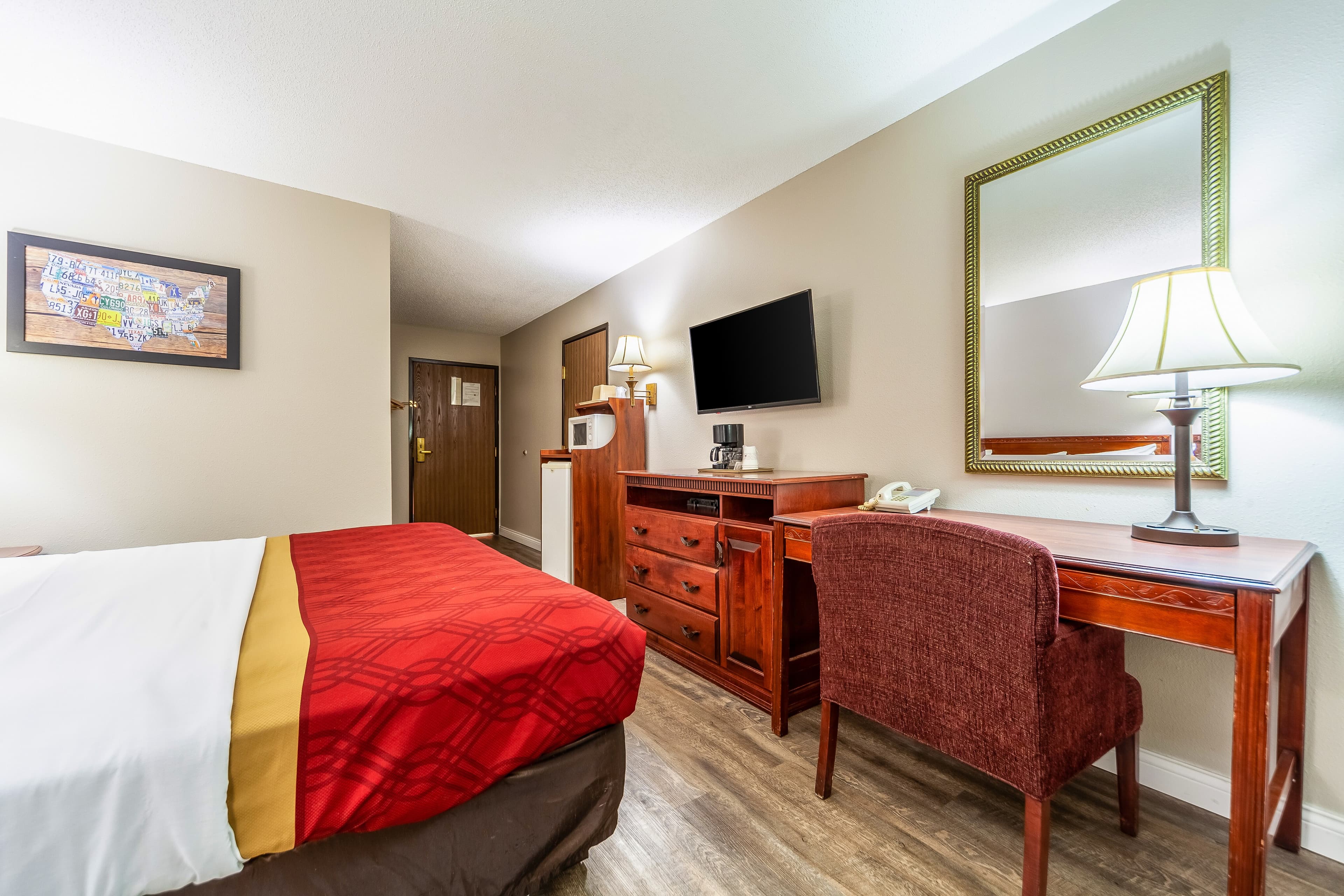 Econo Lodge — 7