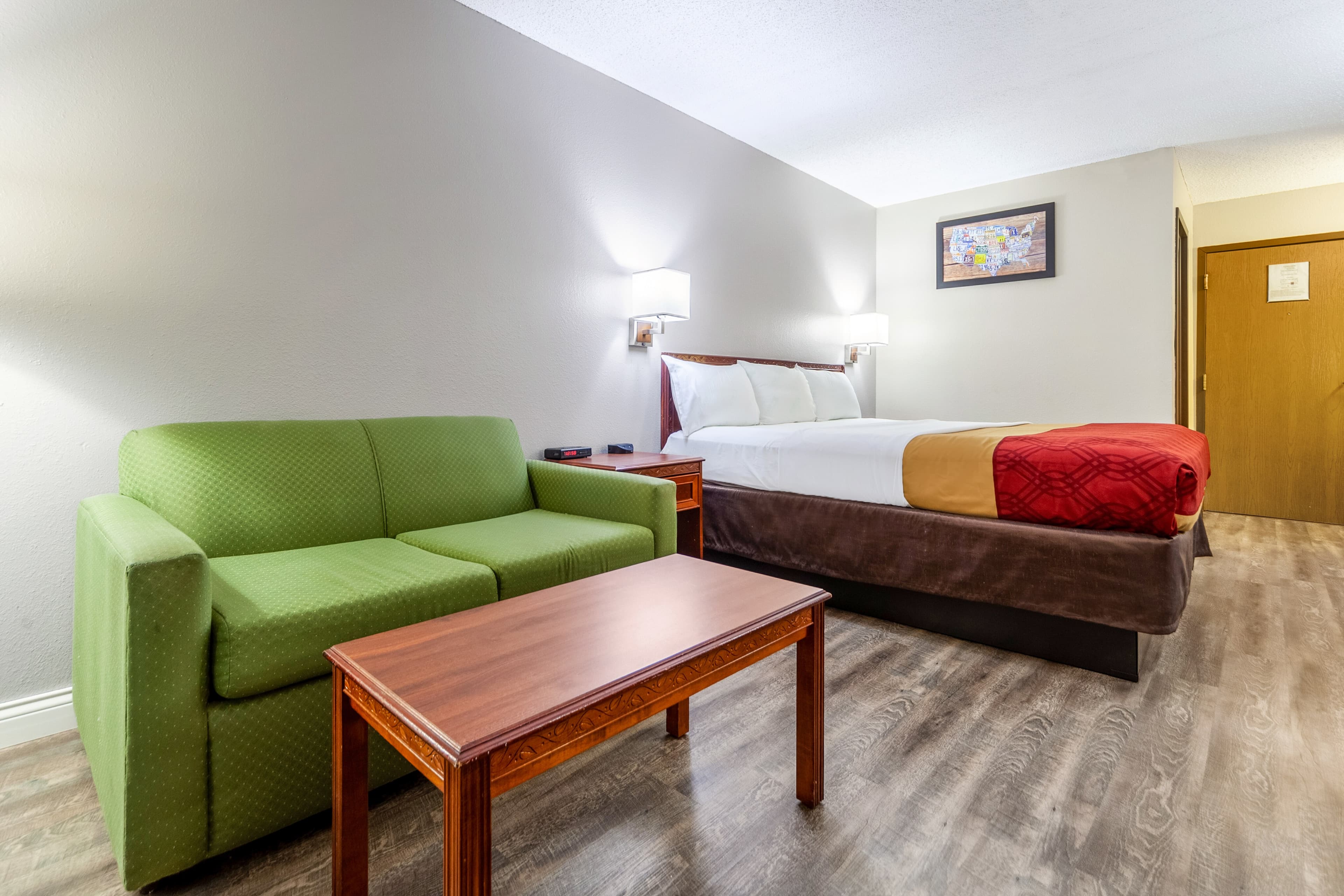 Econo Lodge — 6