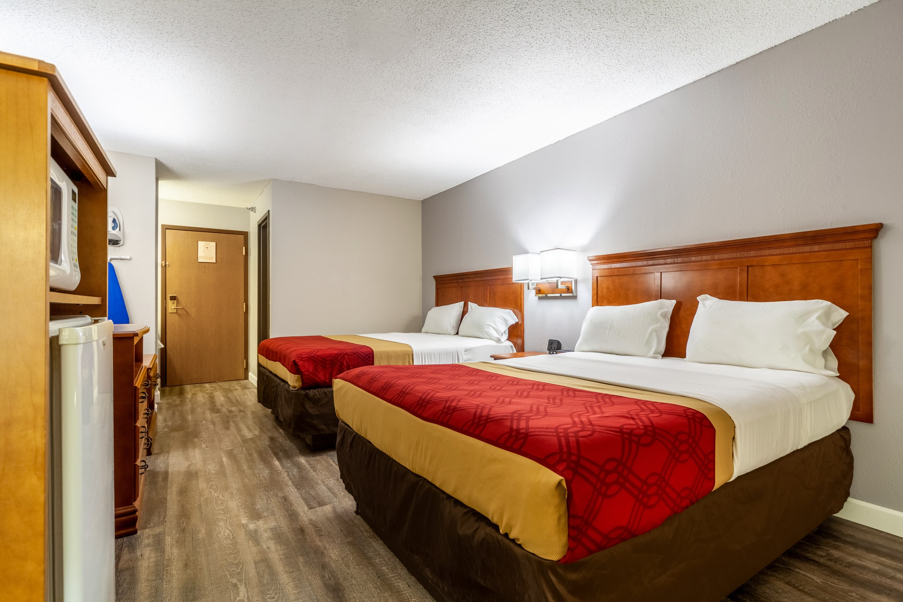 Econo Lodge — 22