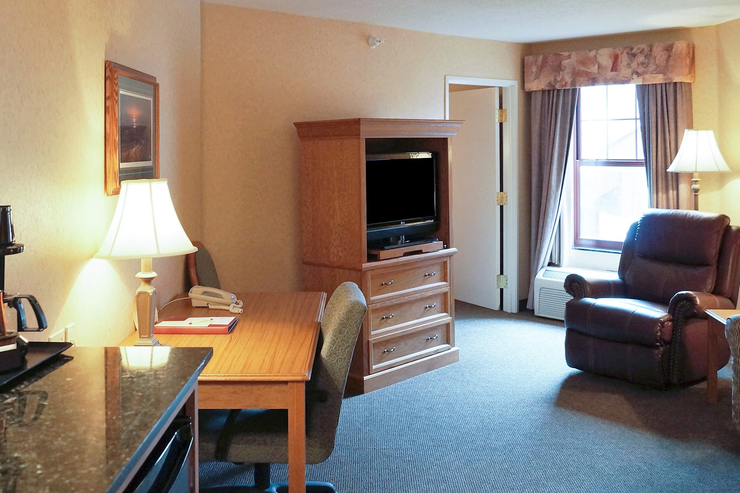 Norfolk Lodge & Suites, an Ascend Collection Hotel — 86