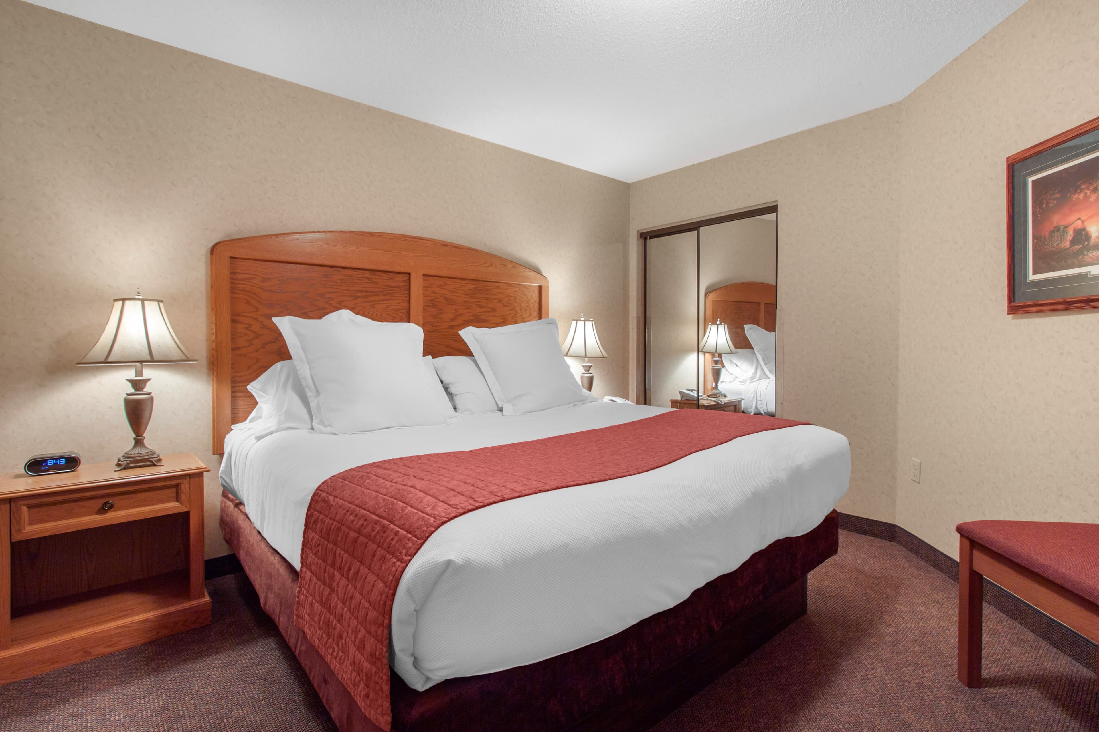 Norfolk Lodge & Suites, an Ascend Collection Hotel — 56