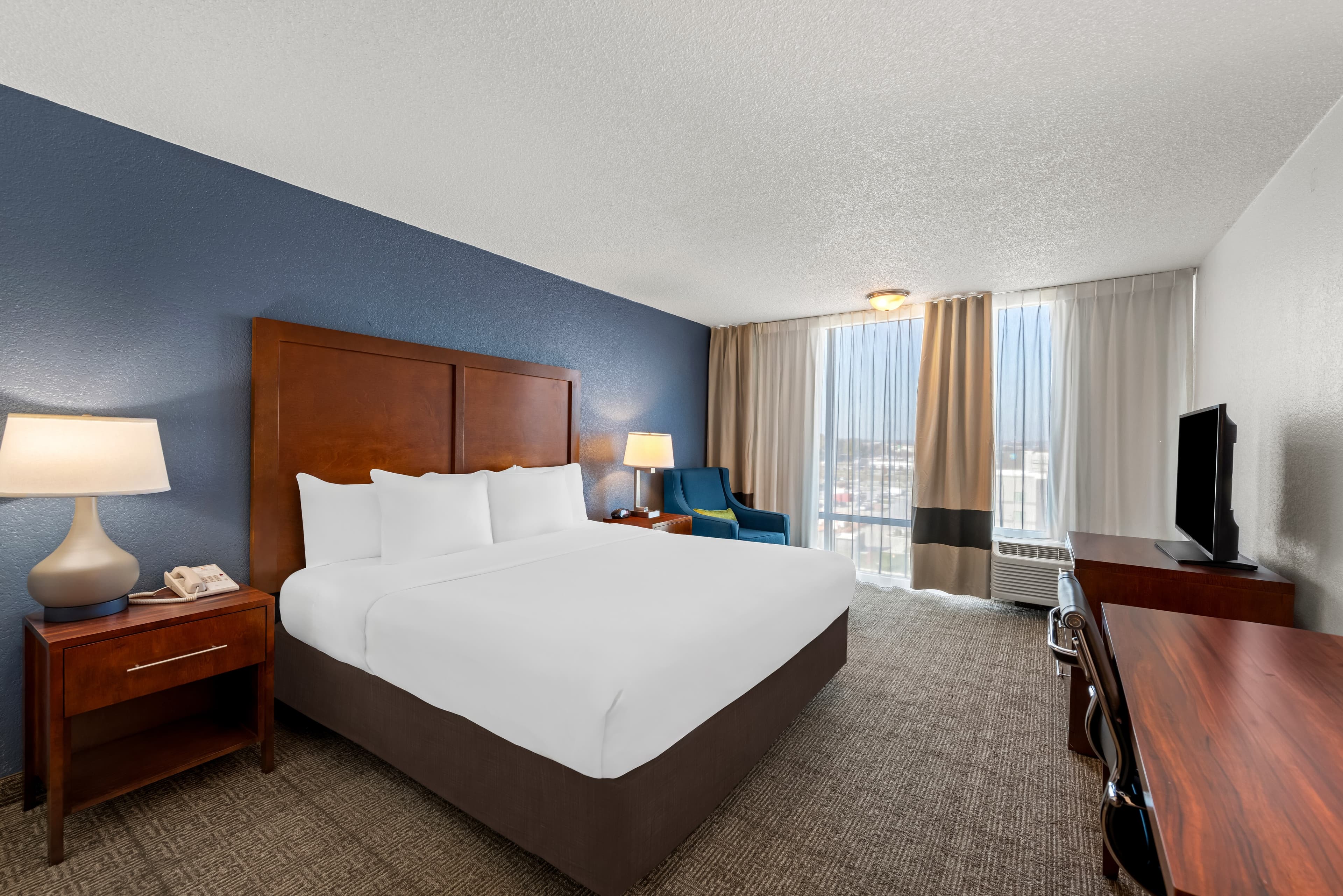 Comfort Inn & Suites Omaha Central — 6