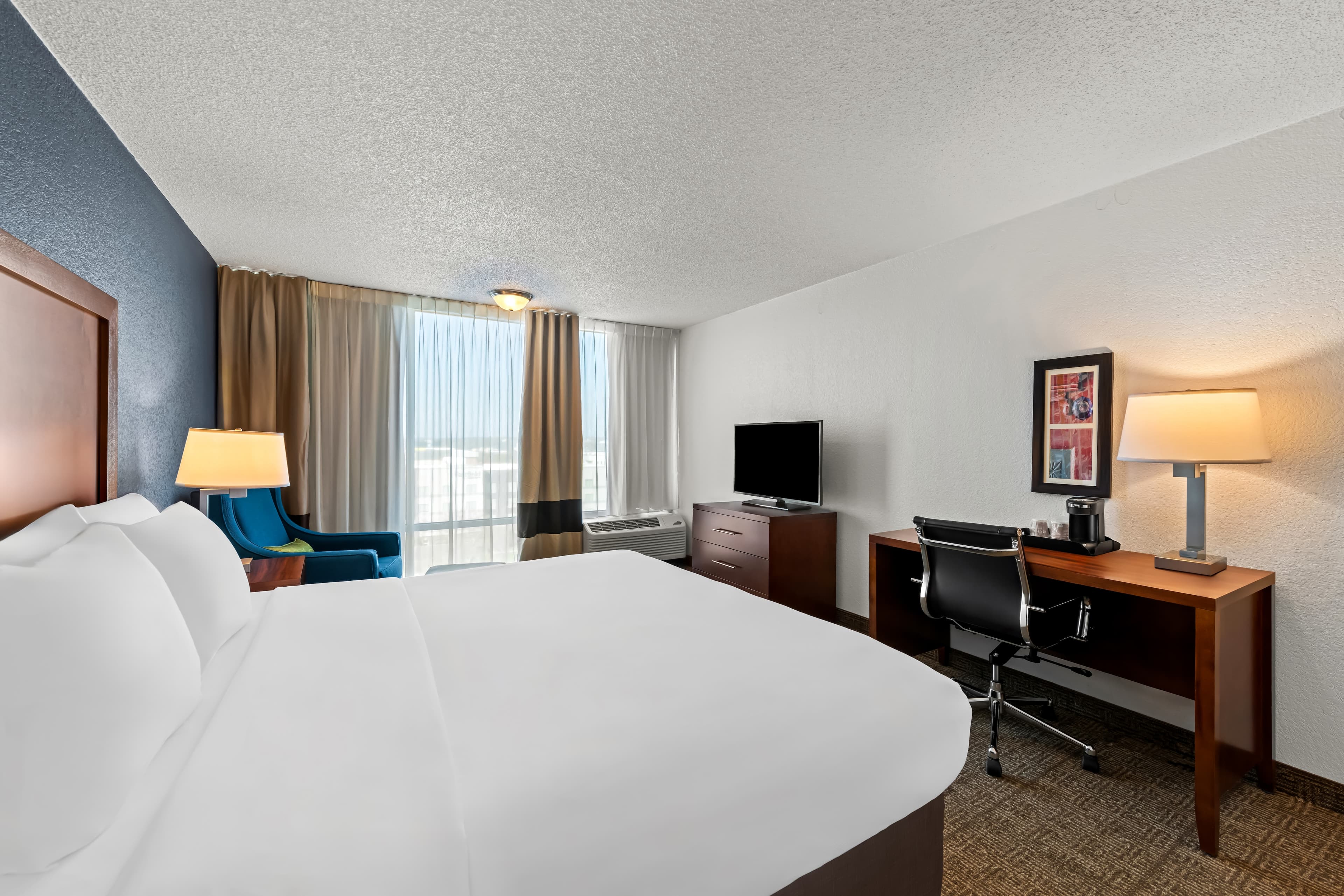 Comfort Inn & Suites Omaha Central — 8
