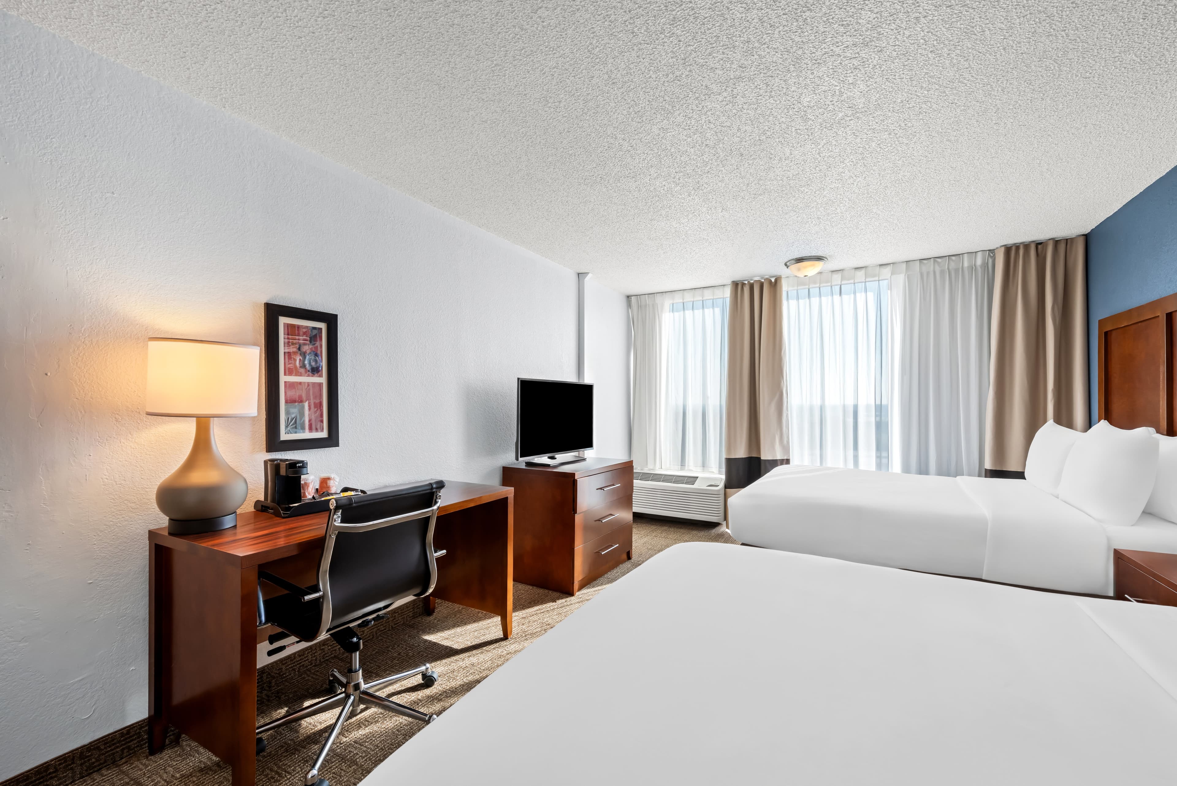 Comfort Inn & Suites Omaha Central - Image 4
