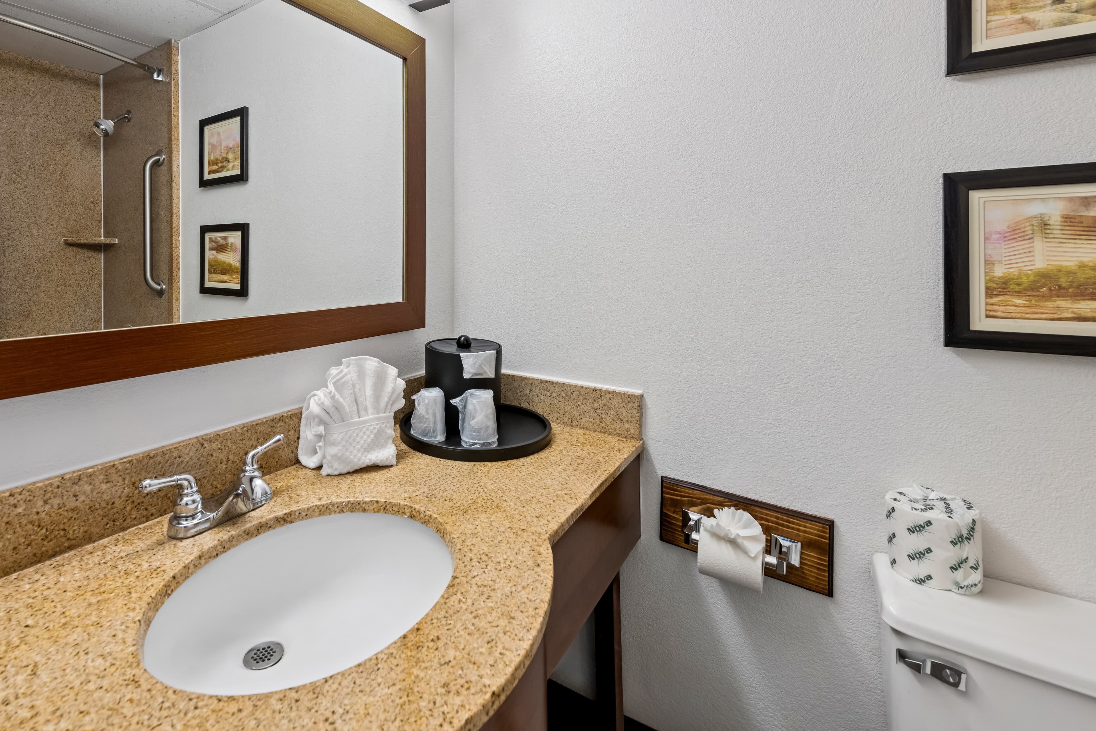 Comfort Inn & Suites Omaha Central - Image 5