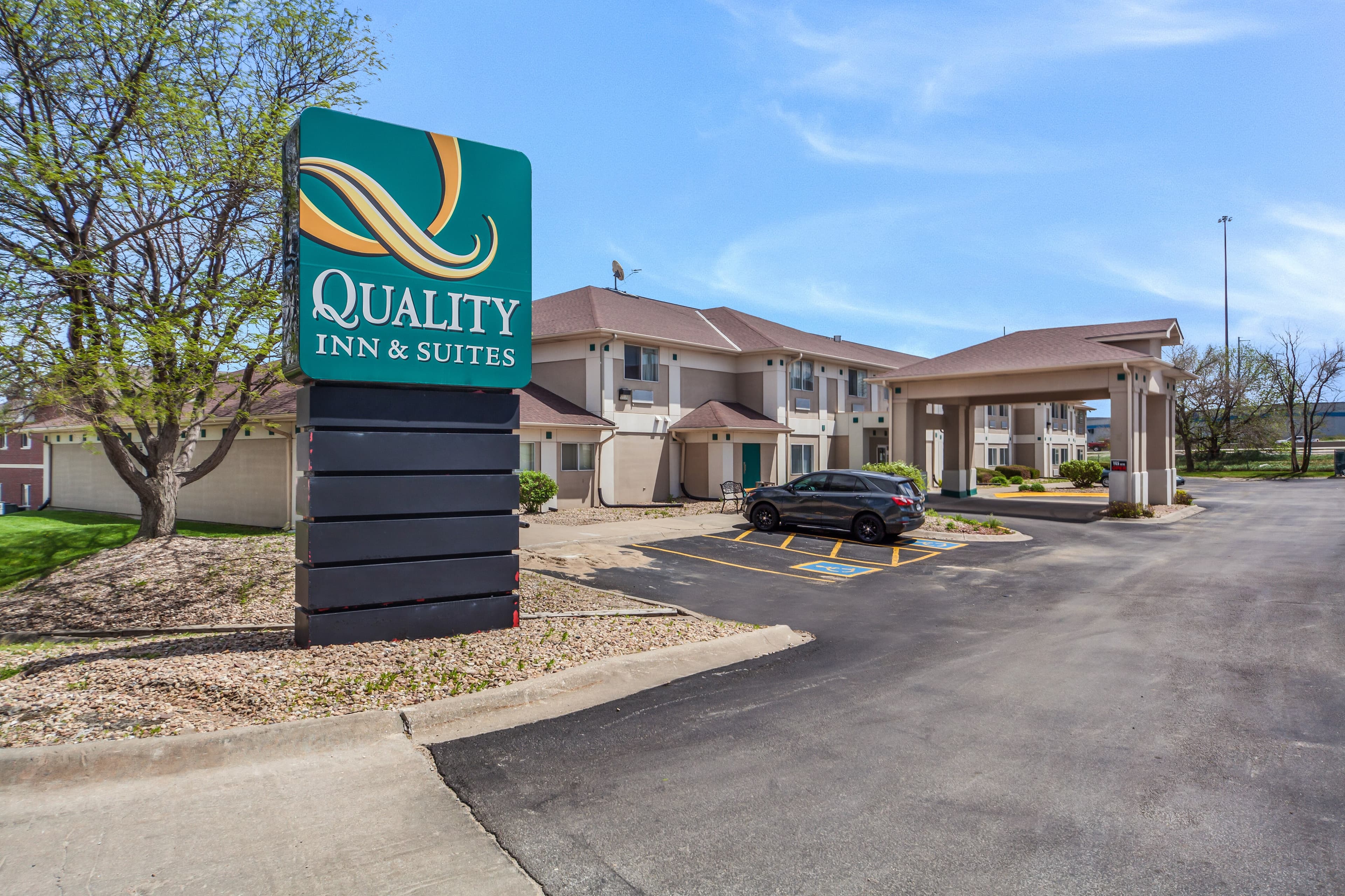 Quality Inn & Suites Omaha Chalco - Image 1