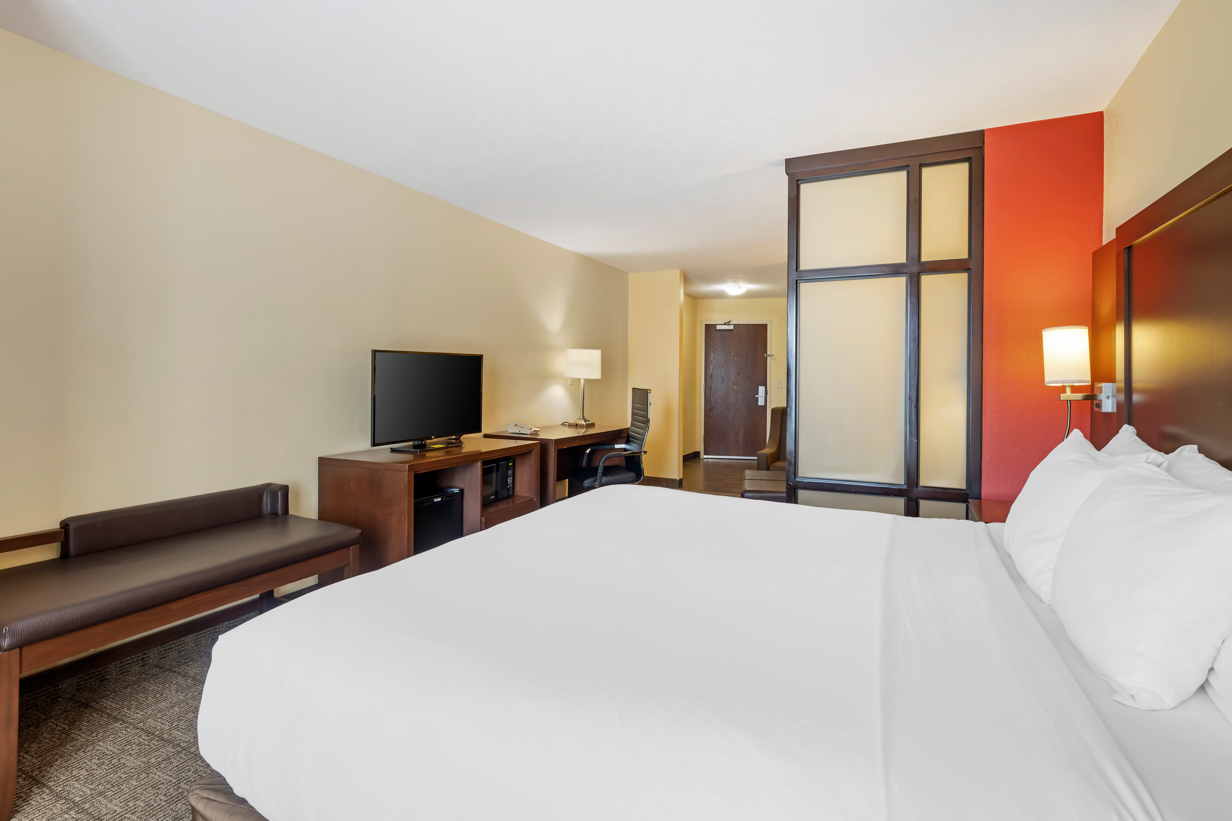 Comfort Suites East Lincoln - Mall Area - Image 4