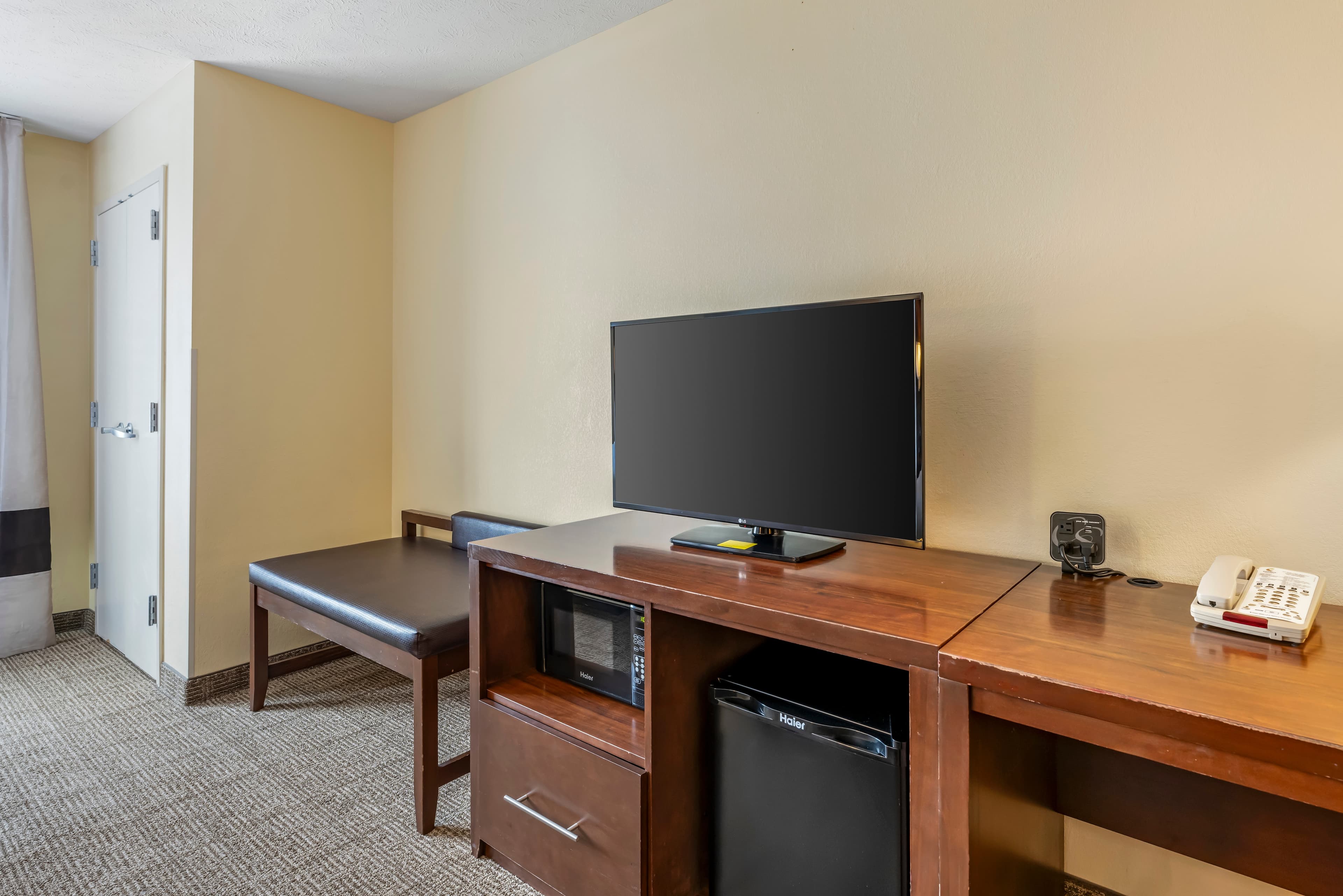 Comfort Suites East Lincoln - Mall Area — 24