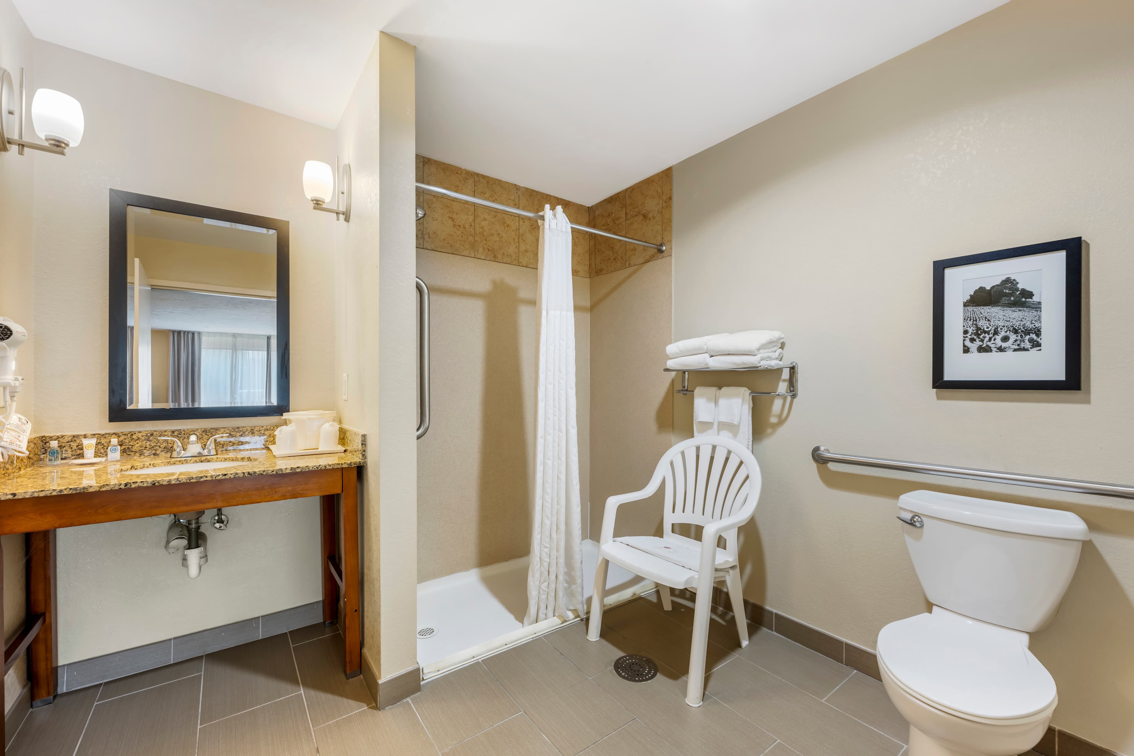 Comfort Suites East Lincoln - Mall Area — 12