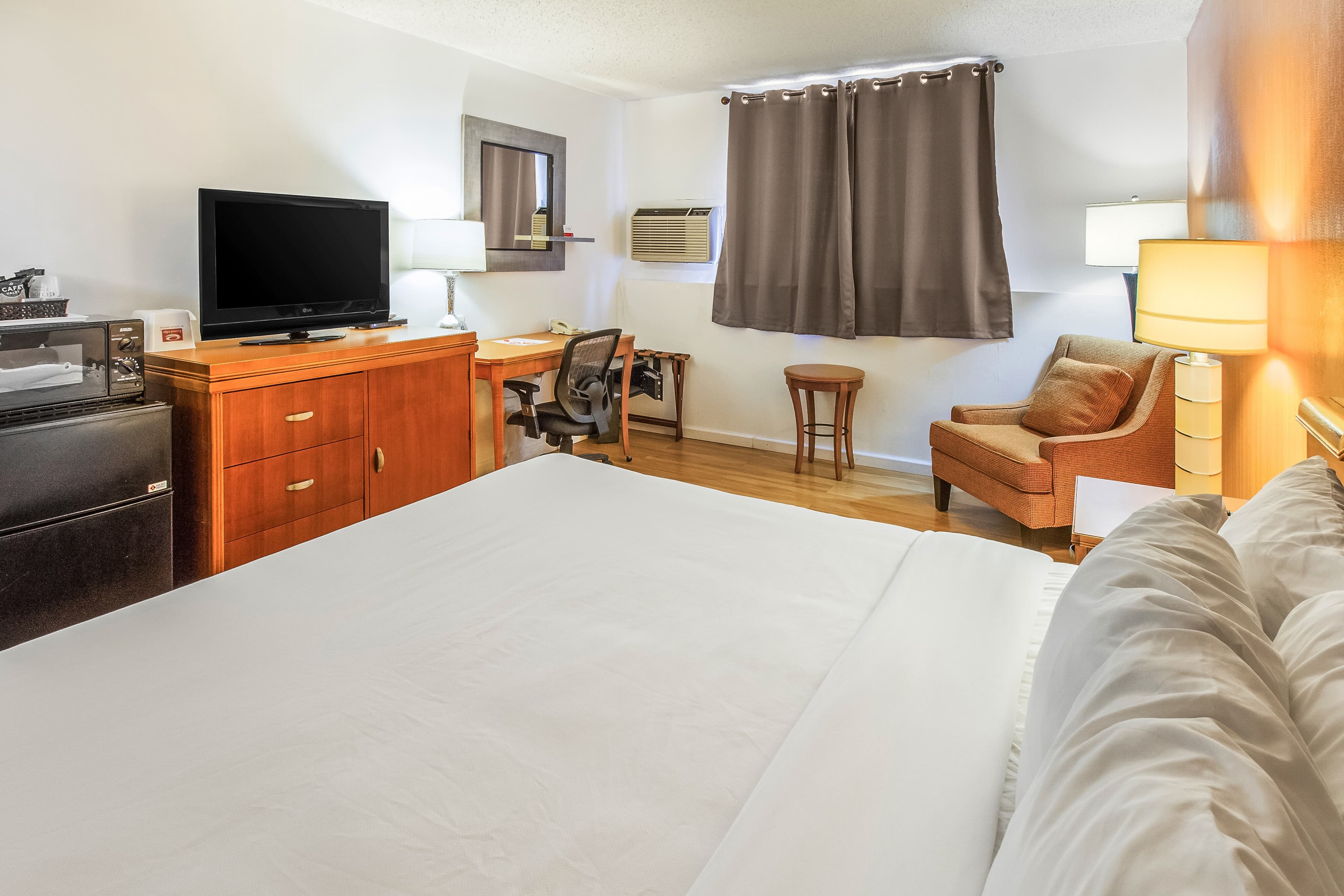 Econo Lodge Alliance — 14