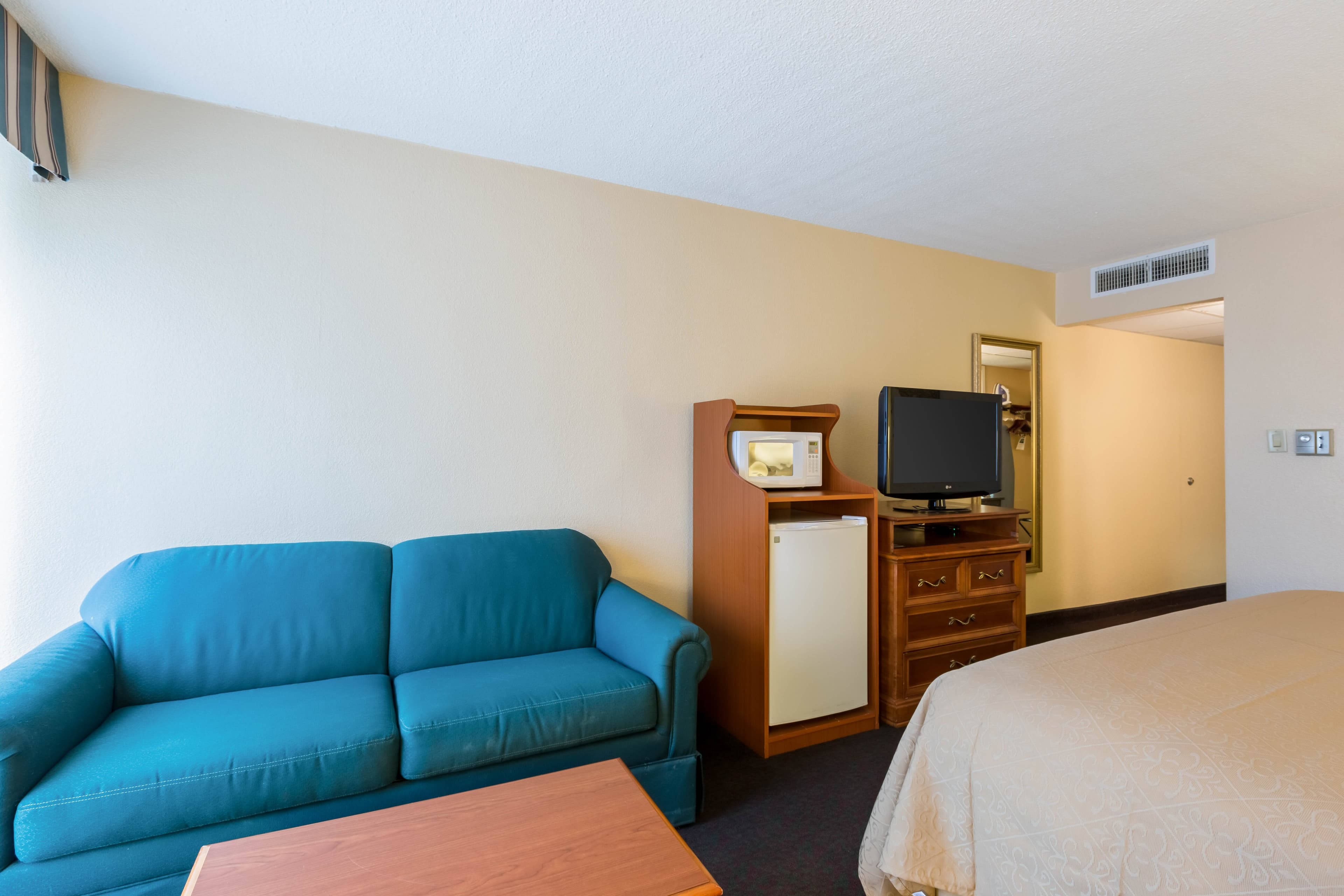 Quality Inn and Conference Center I-80 Grand Island - Image 3