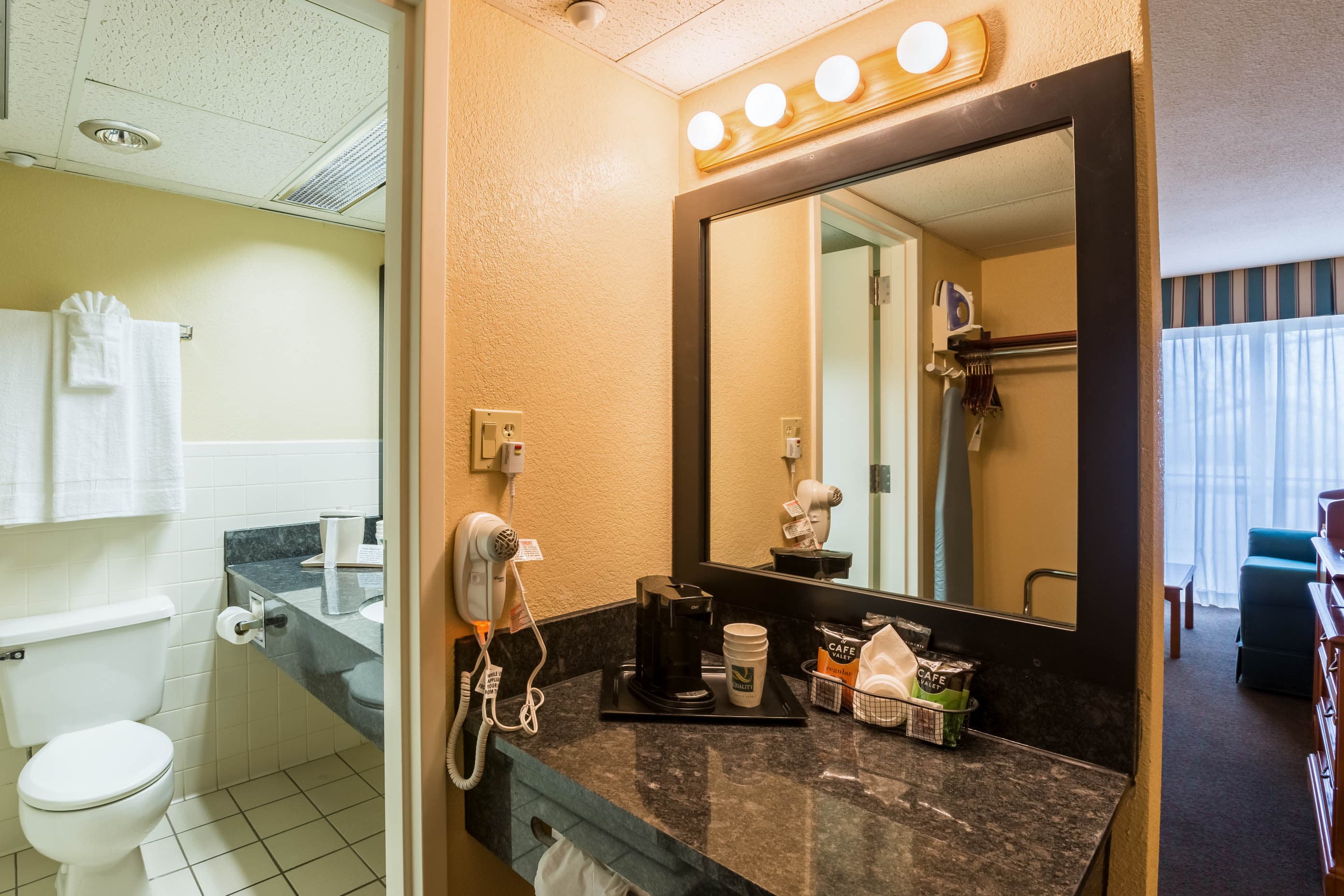 Quality Inn and Conference Center I-80 Grand Island - Image 5