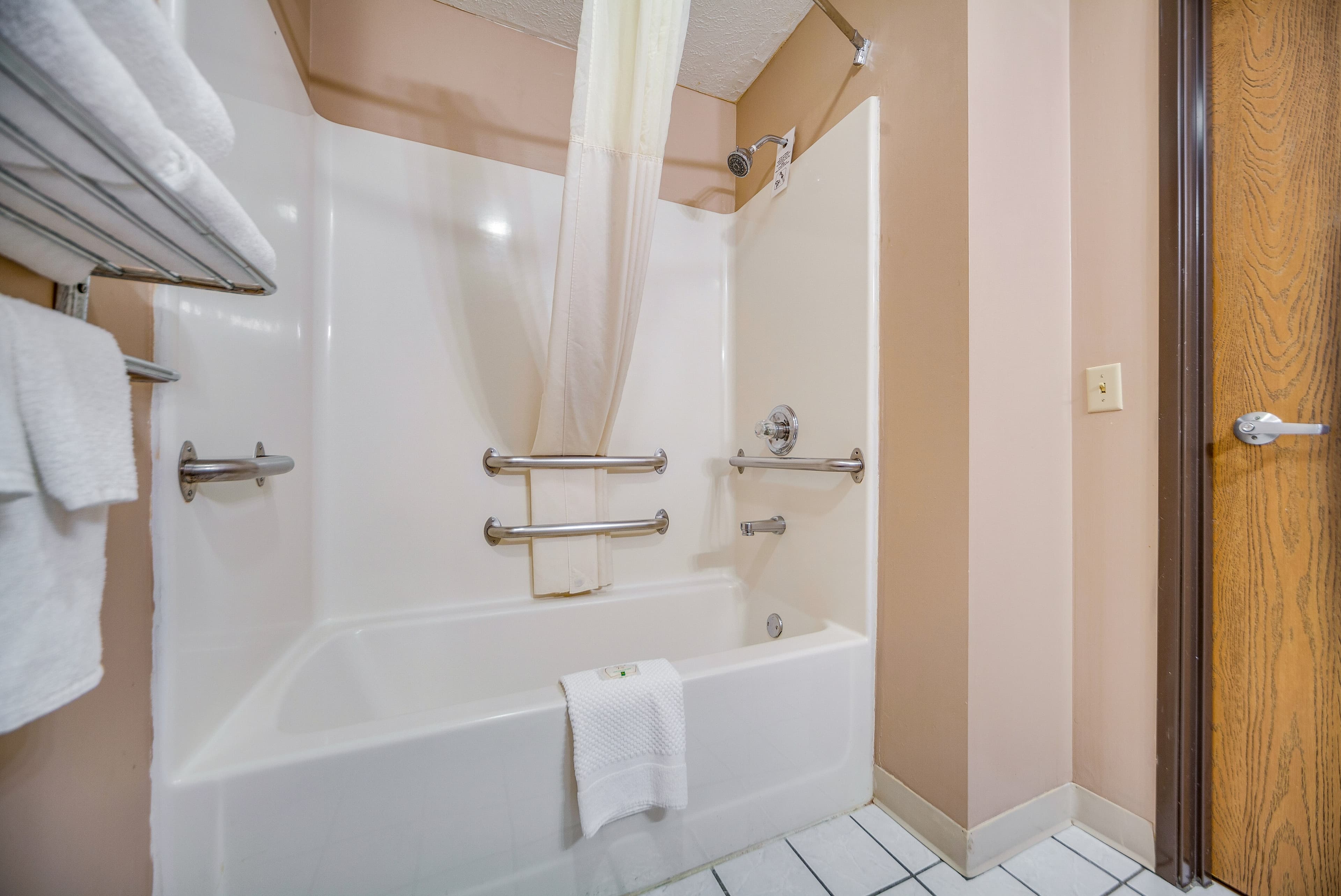 Quality Inn Hastings - Image 5