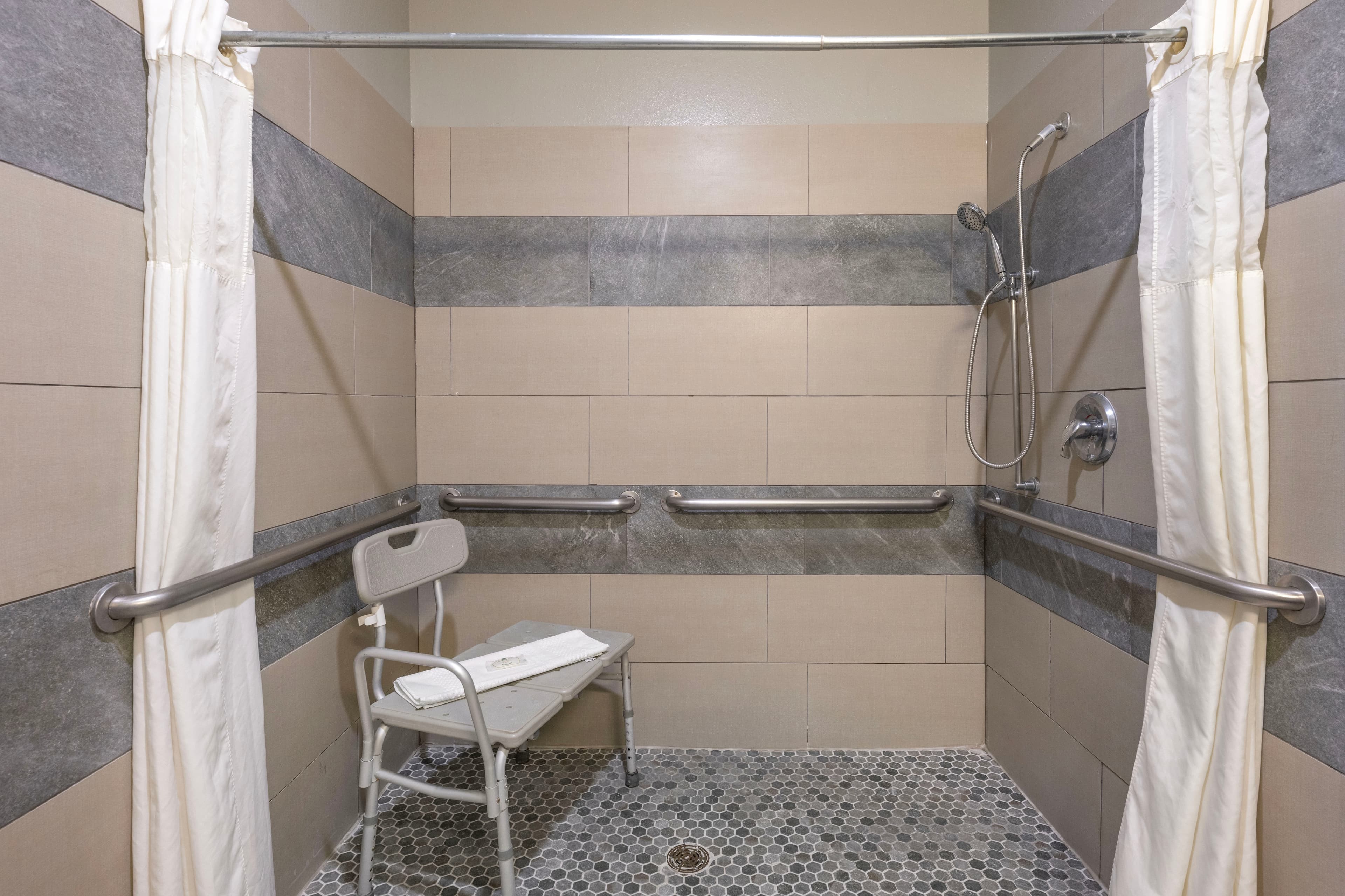 Quality Inn & Suites Lincoln North — 5
