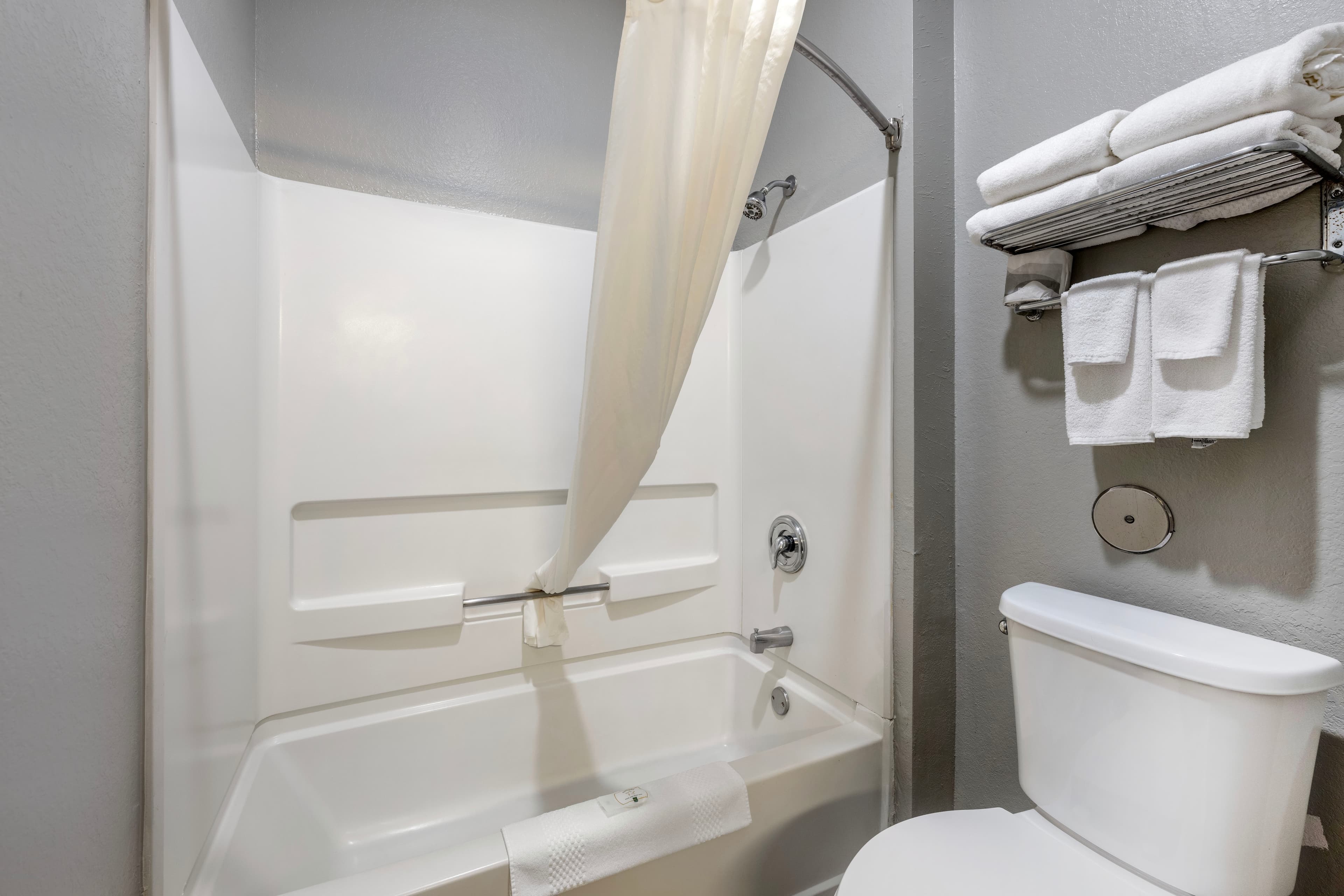 Quality Inn & Suites Lincoln North — 13
