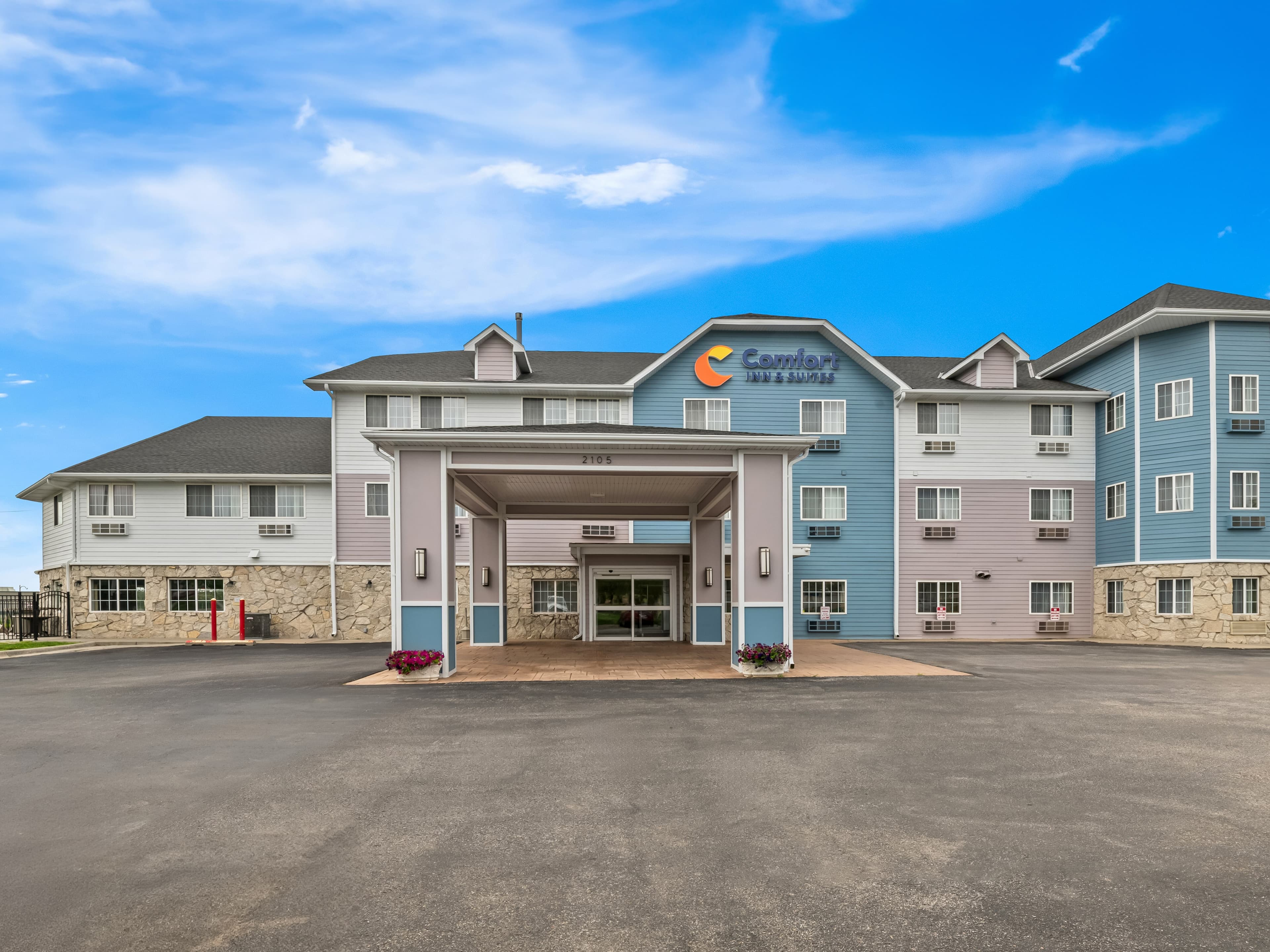 Comfort Inn & Suites Bellevue - Omaha Offutt AFB - Image 1