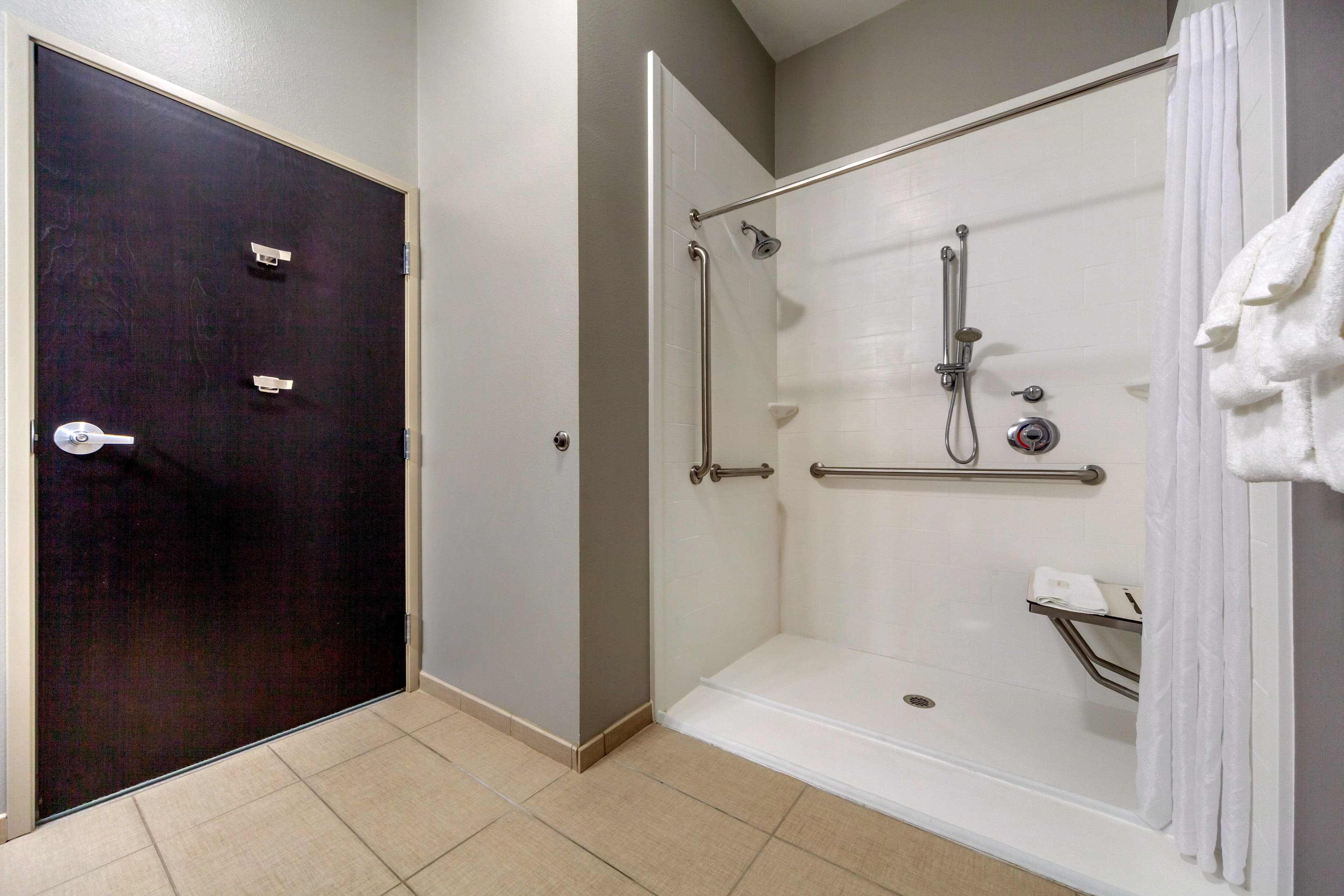 MainStay Suites Lincoln University Area — 7
