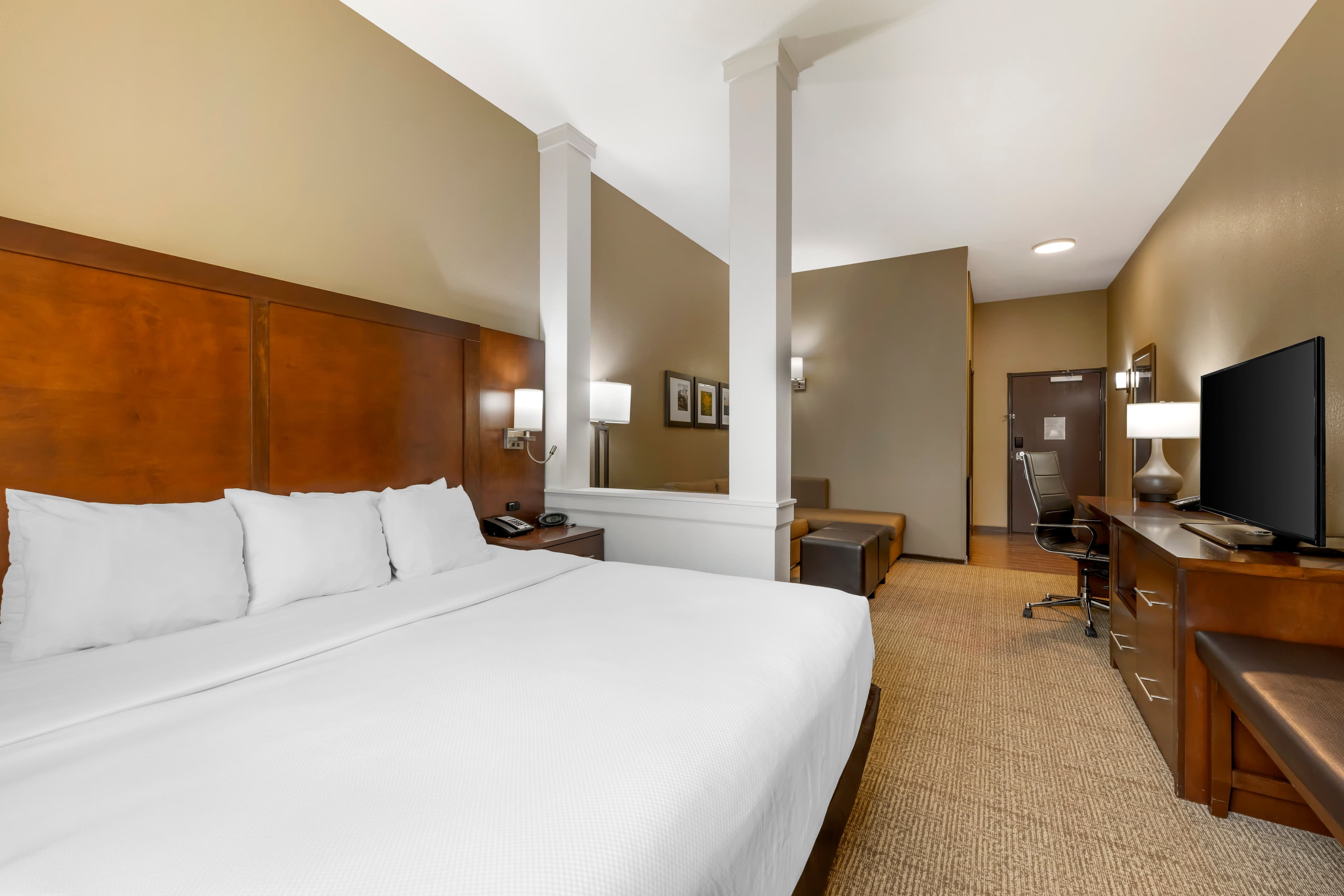 Comfort Suites West Omaha - Image 2