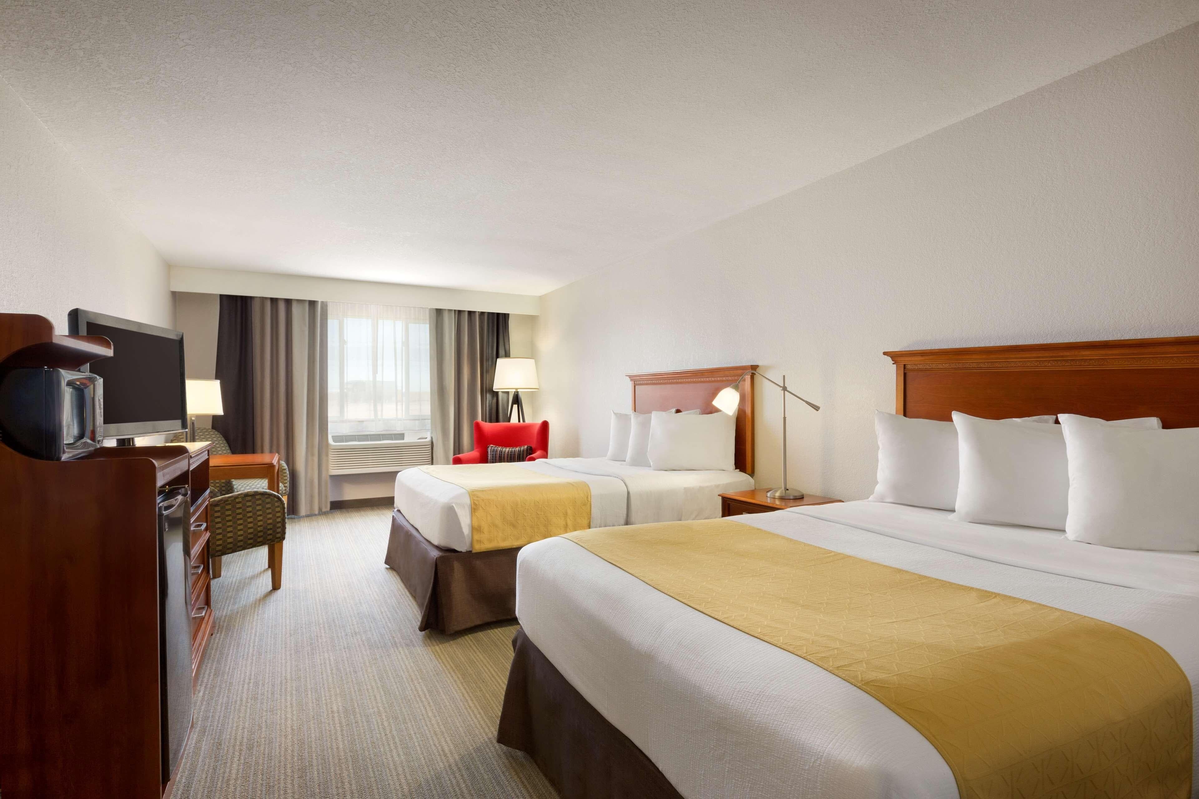 Country Inn & Suites by Radisson, Sidney, NE - Image 4
