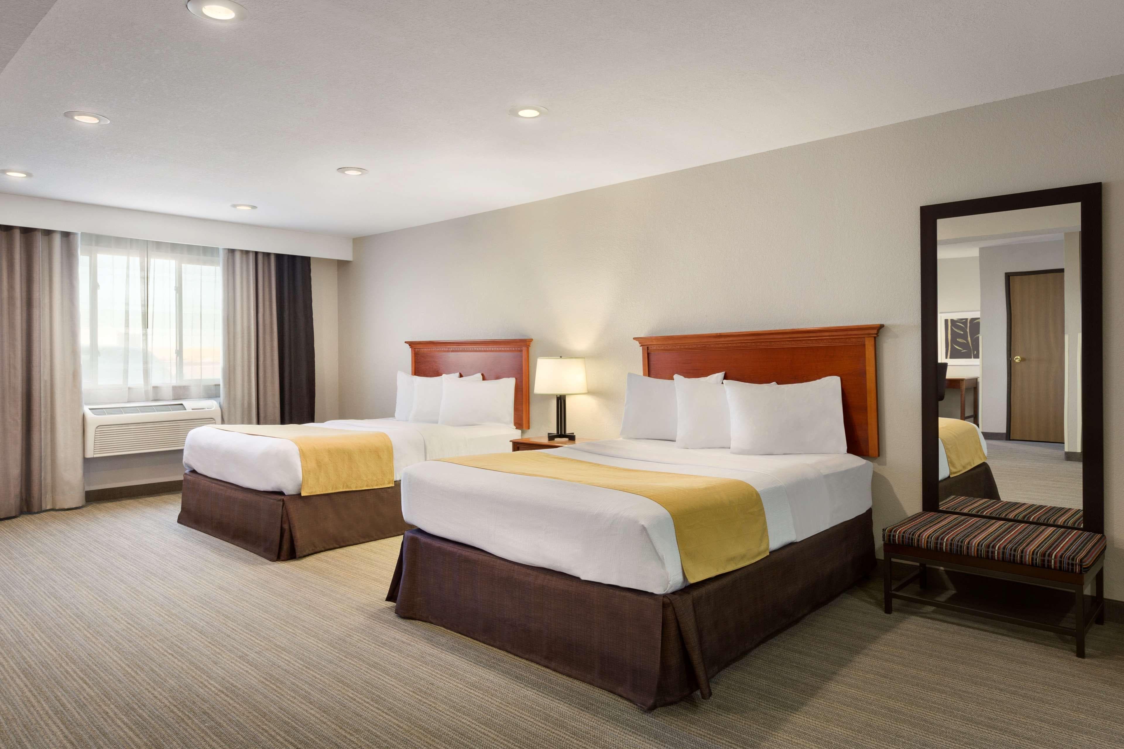 Country Inn & Suites by Radisson, Sidney, NE - Image 5