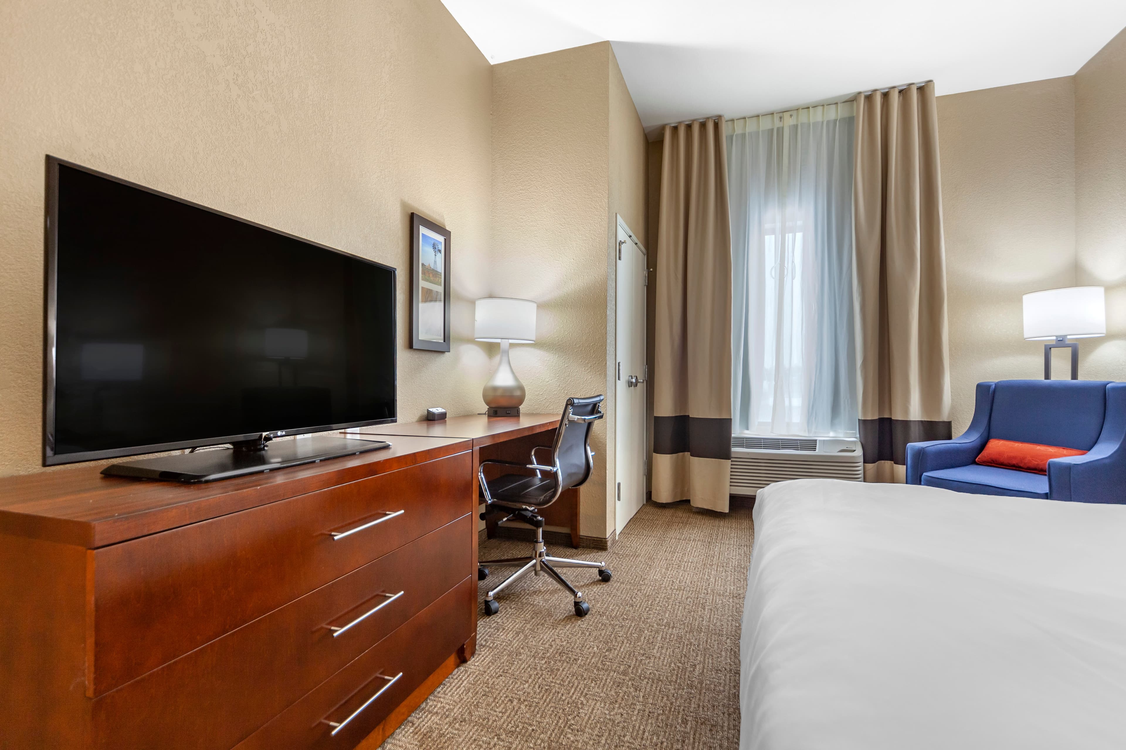 Comfort Inn & Suites Sidney I-80 - Image 4