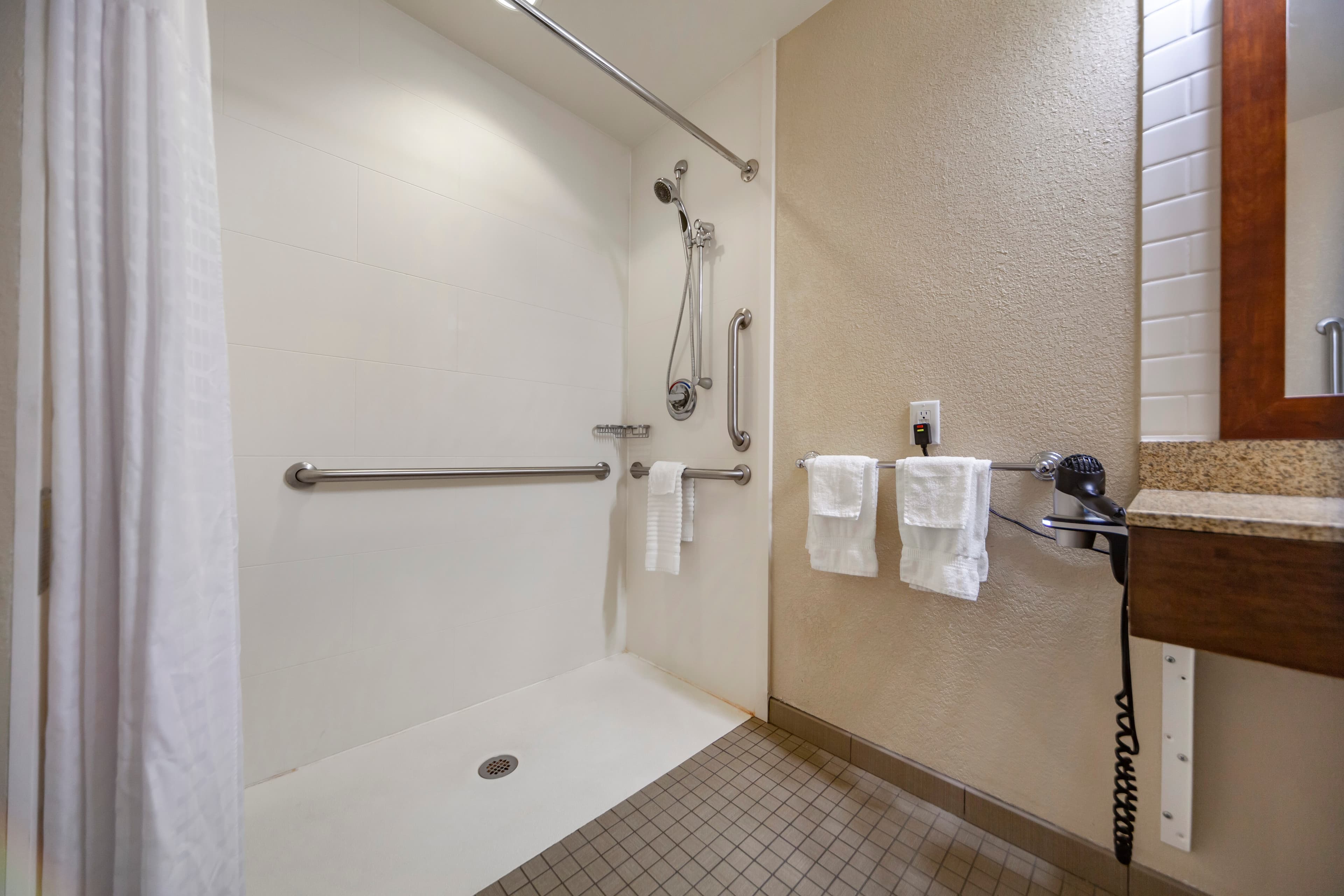 Comfort Inn & Suites Sidney I-80 - Image 5